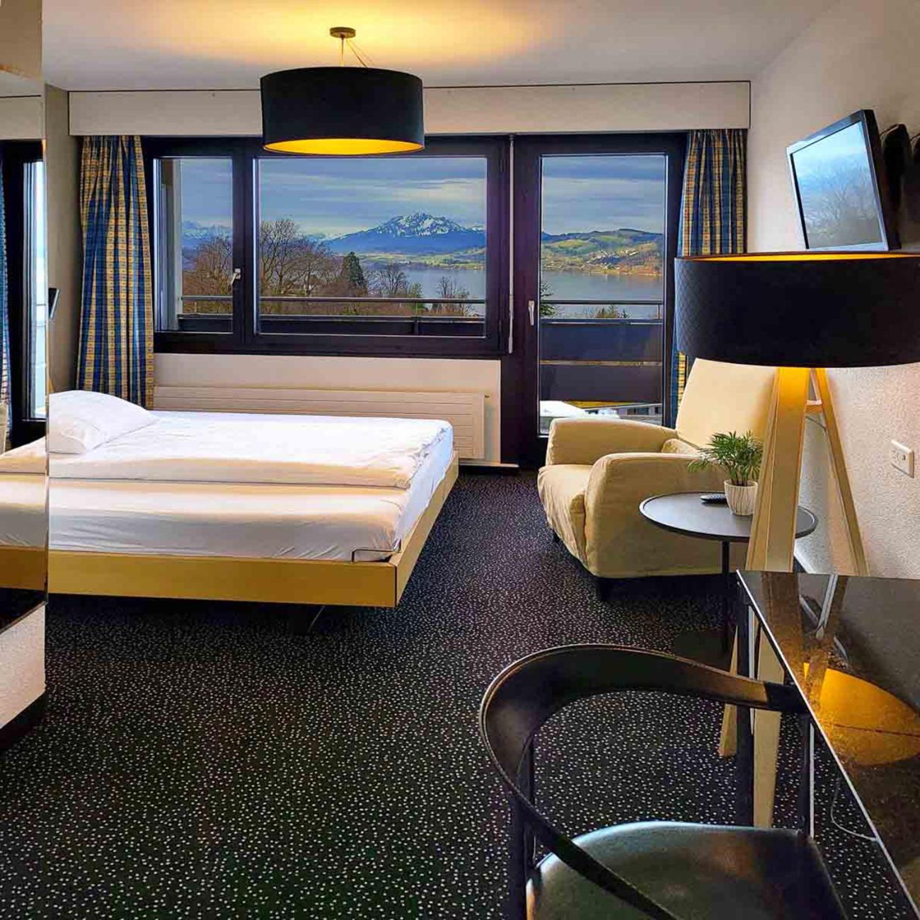 Queen Room with Balcony - Photo 1