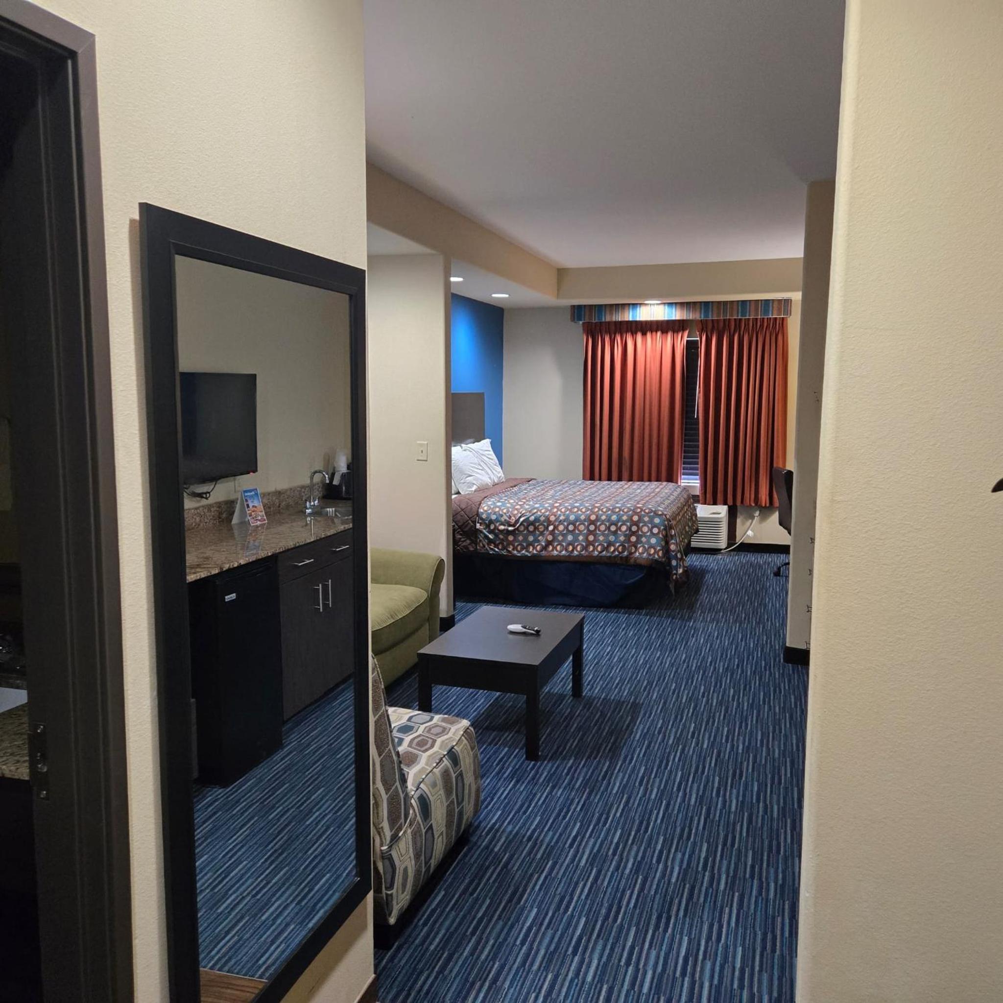 Suite - King Bed Non - Smoking photo 2