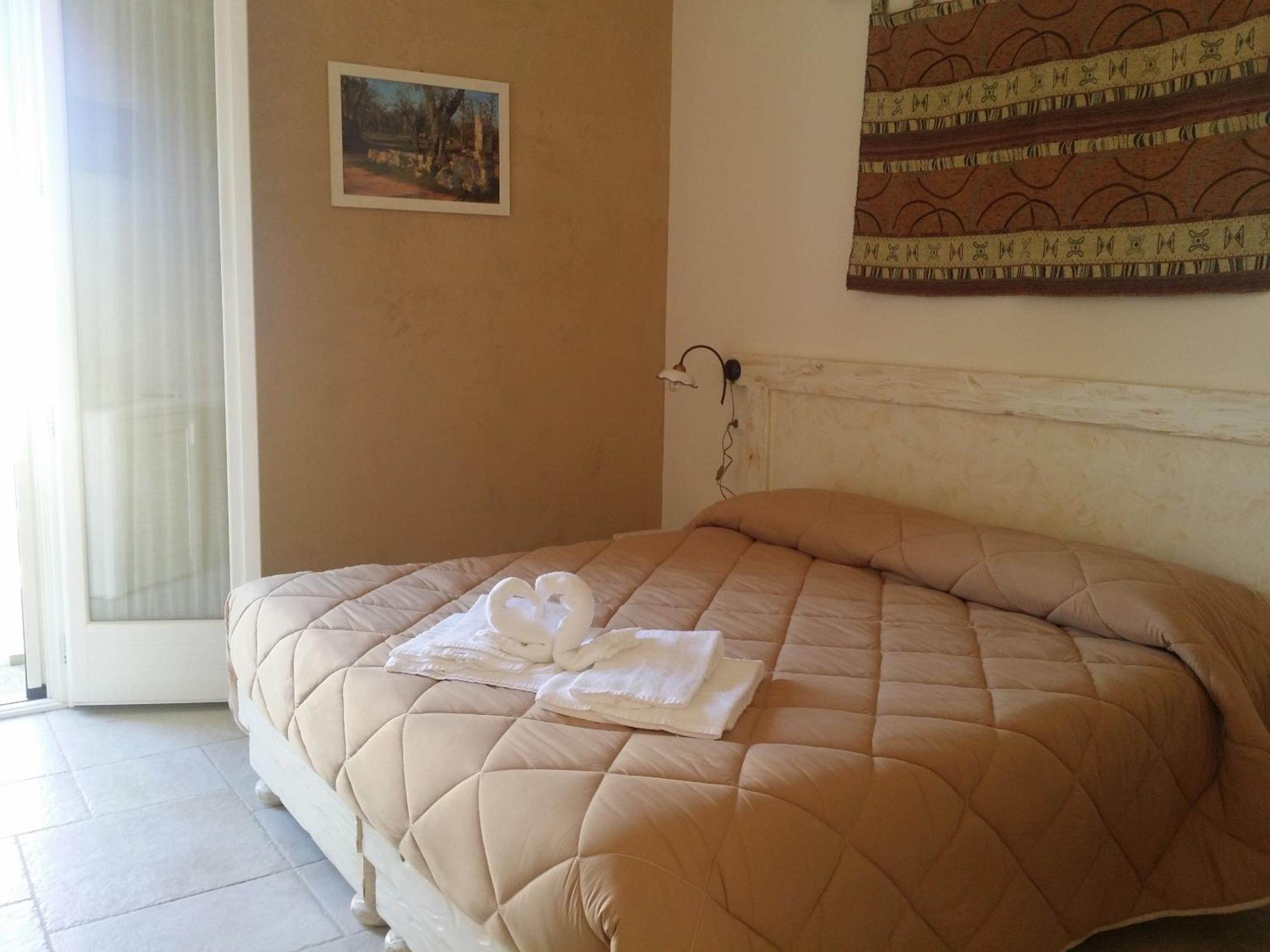 Double or Twin Room photo 3