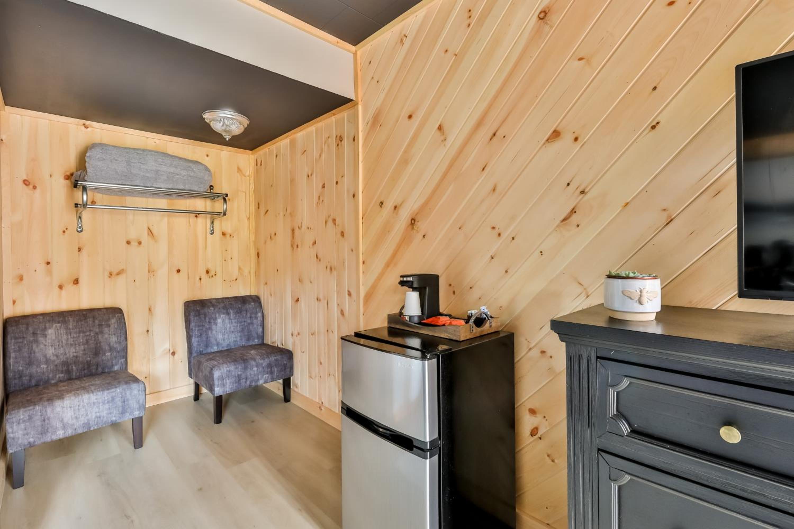 Deluxe King Room - Photo 4