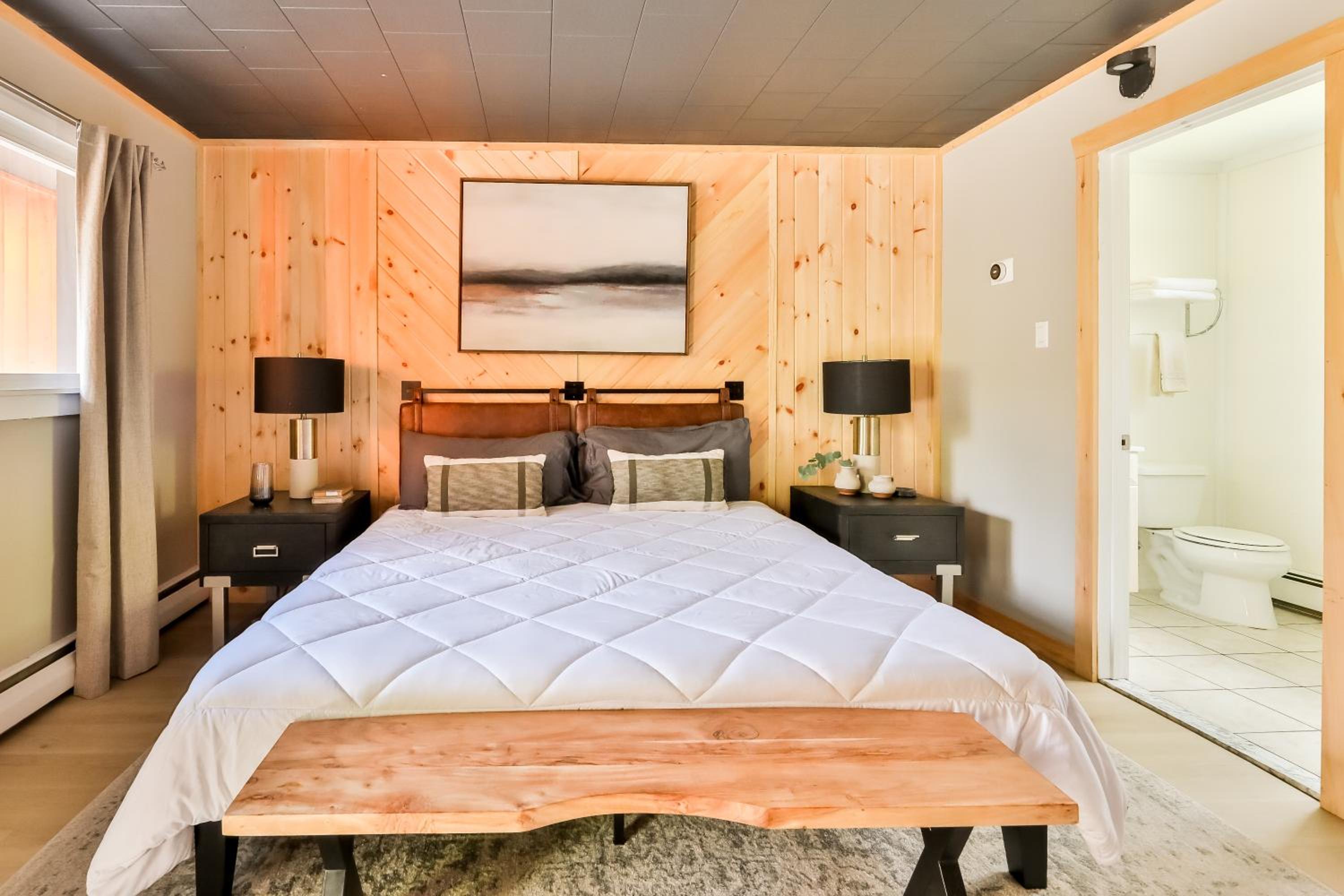 Deluxe King Room - Photo 3