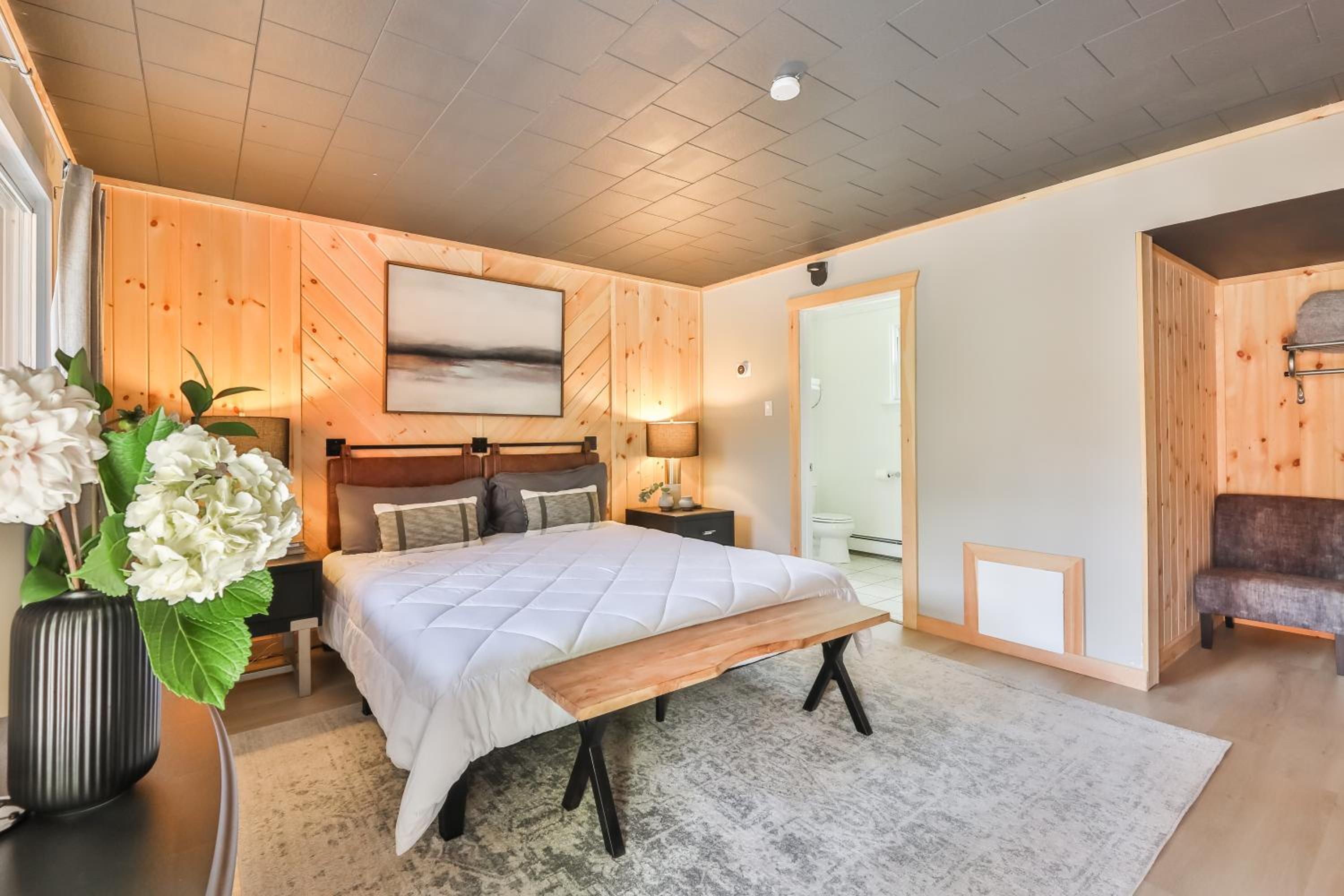 Deluxe King Room - Photo 1