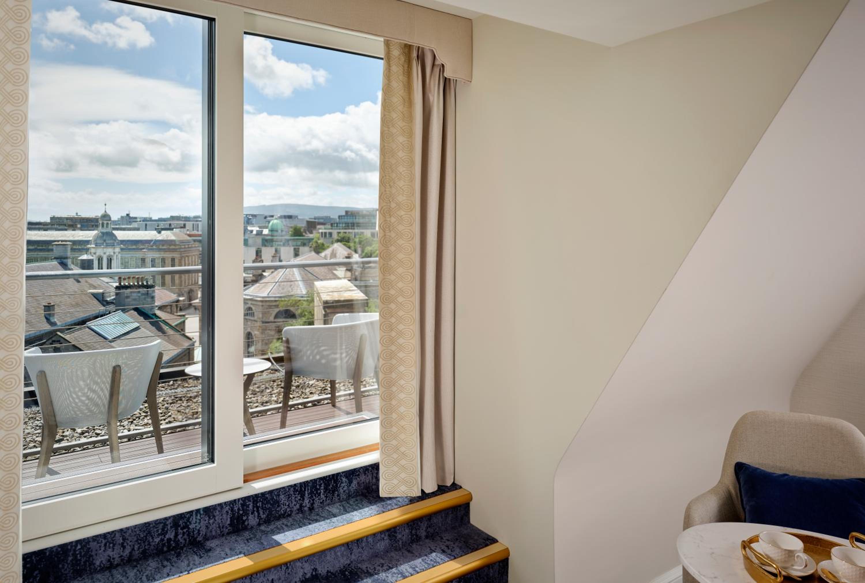 Heritage Deluxe King Room with Balcony and City View