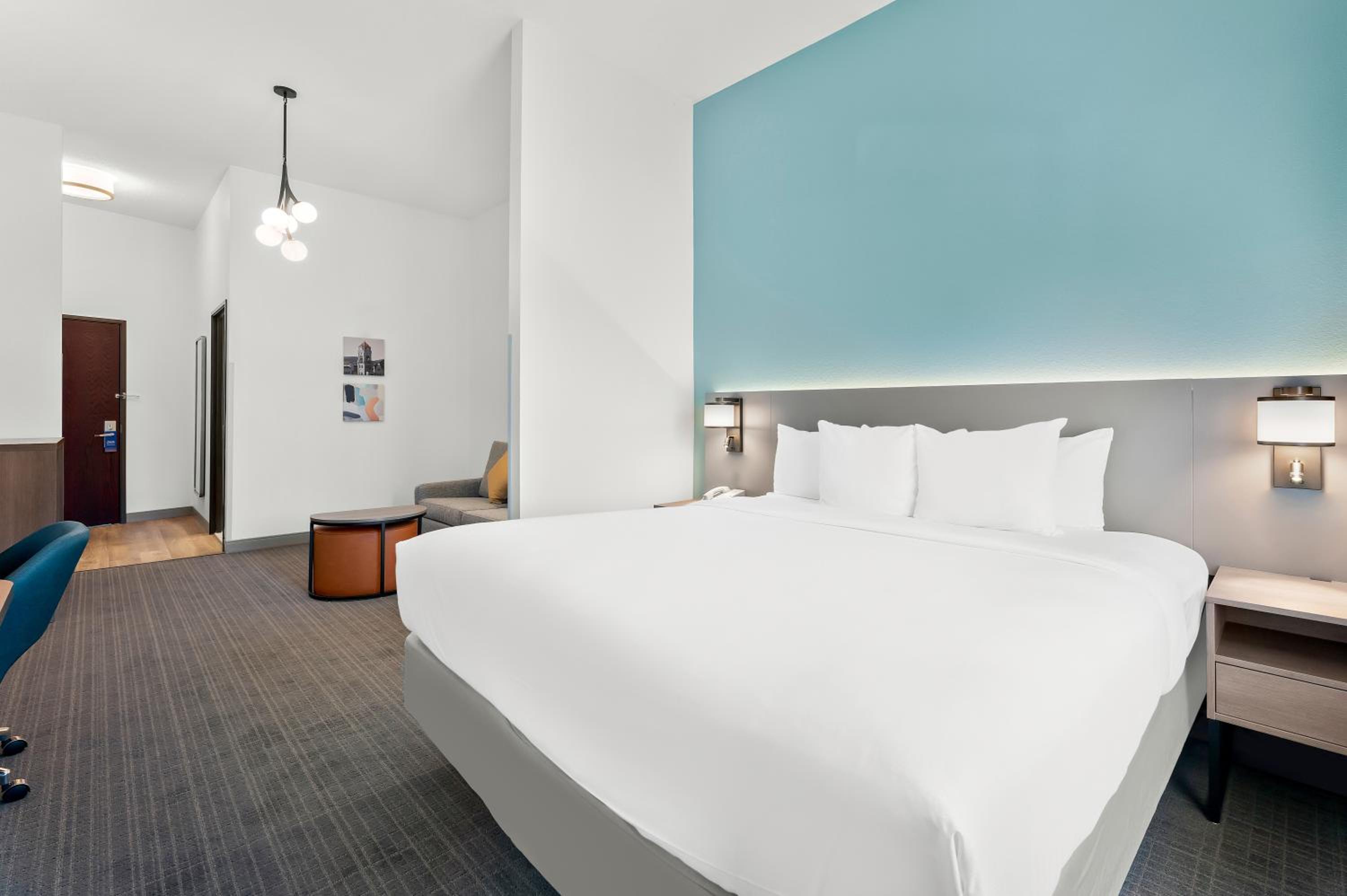 King Suite - Accessible/Non-Smoking - Photo 1
