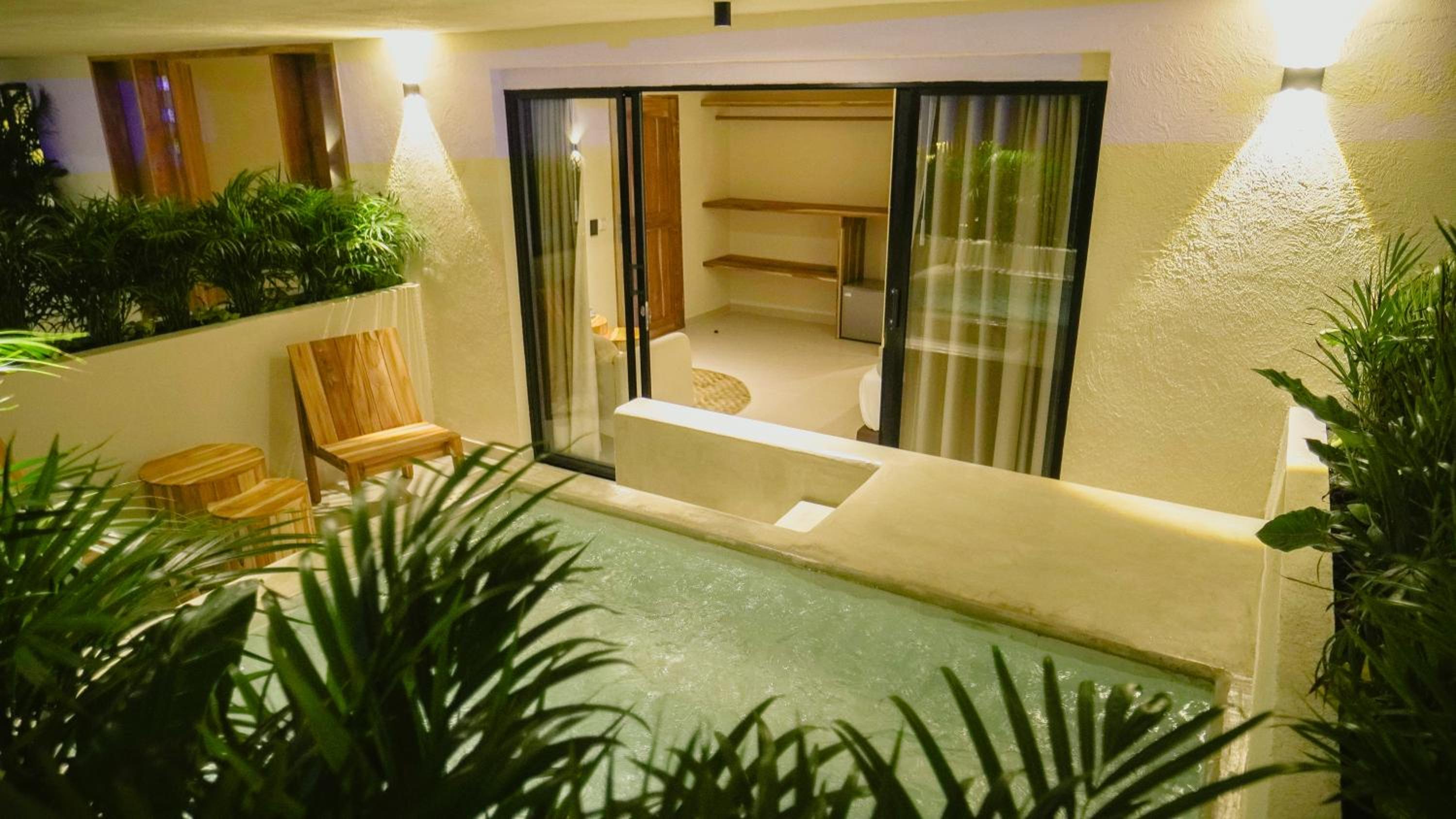 Deluxe Suite with Sea View photo 2