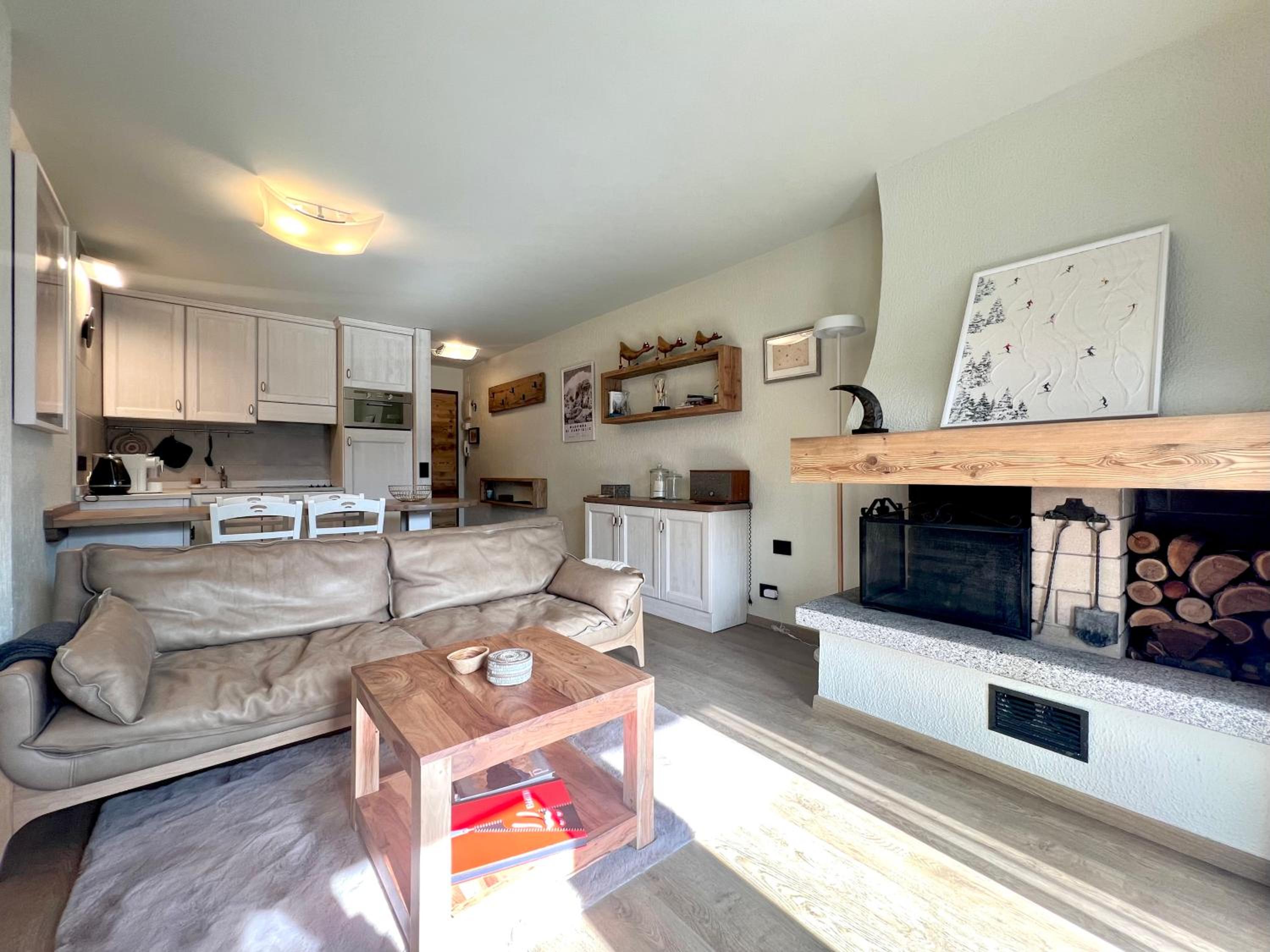 Two-Bedroom Apartment with Mountain View photo 1
