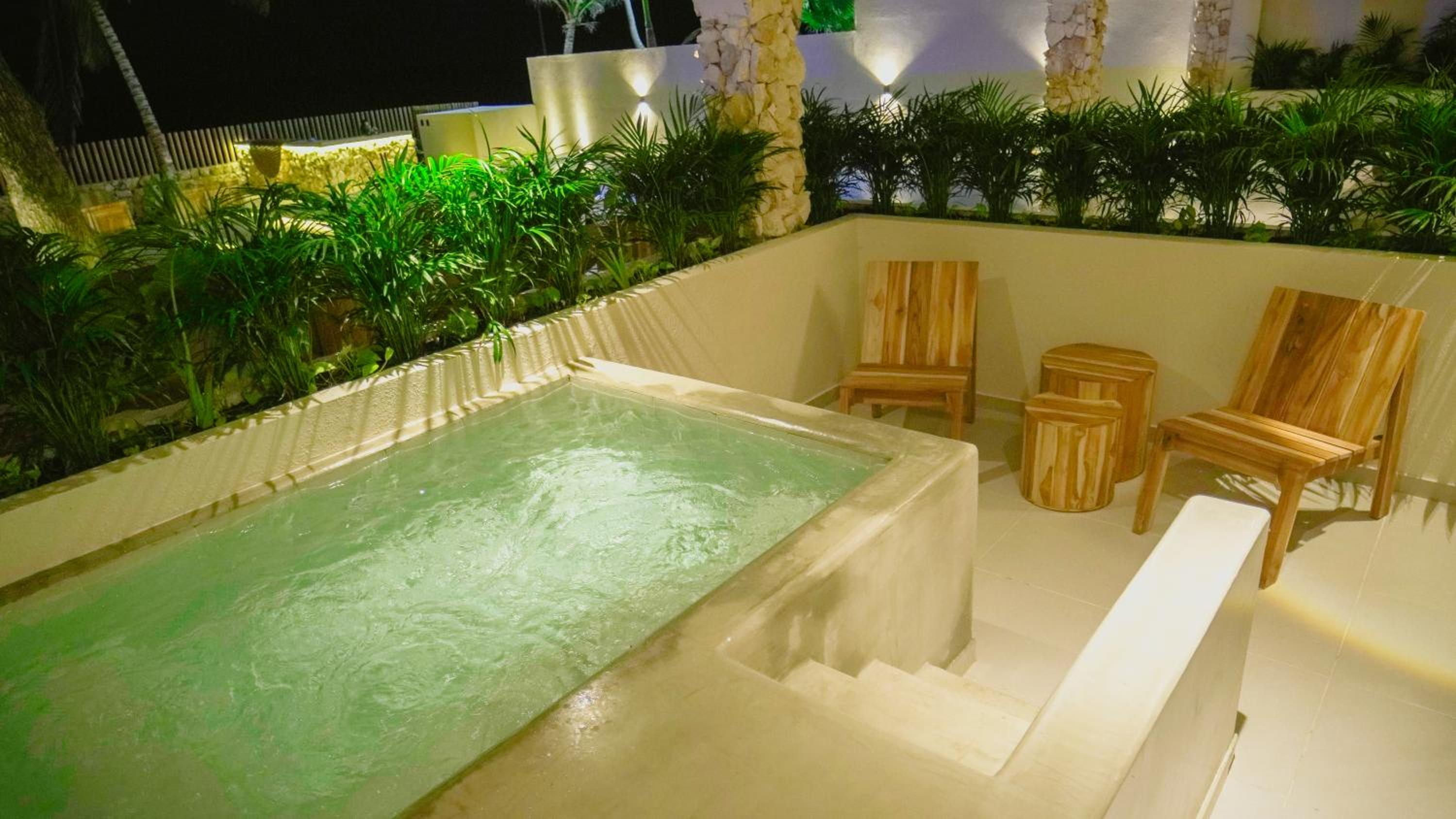 Deluxe Suite with Sea View photo 3