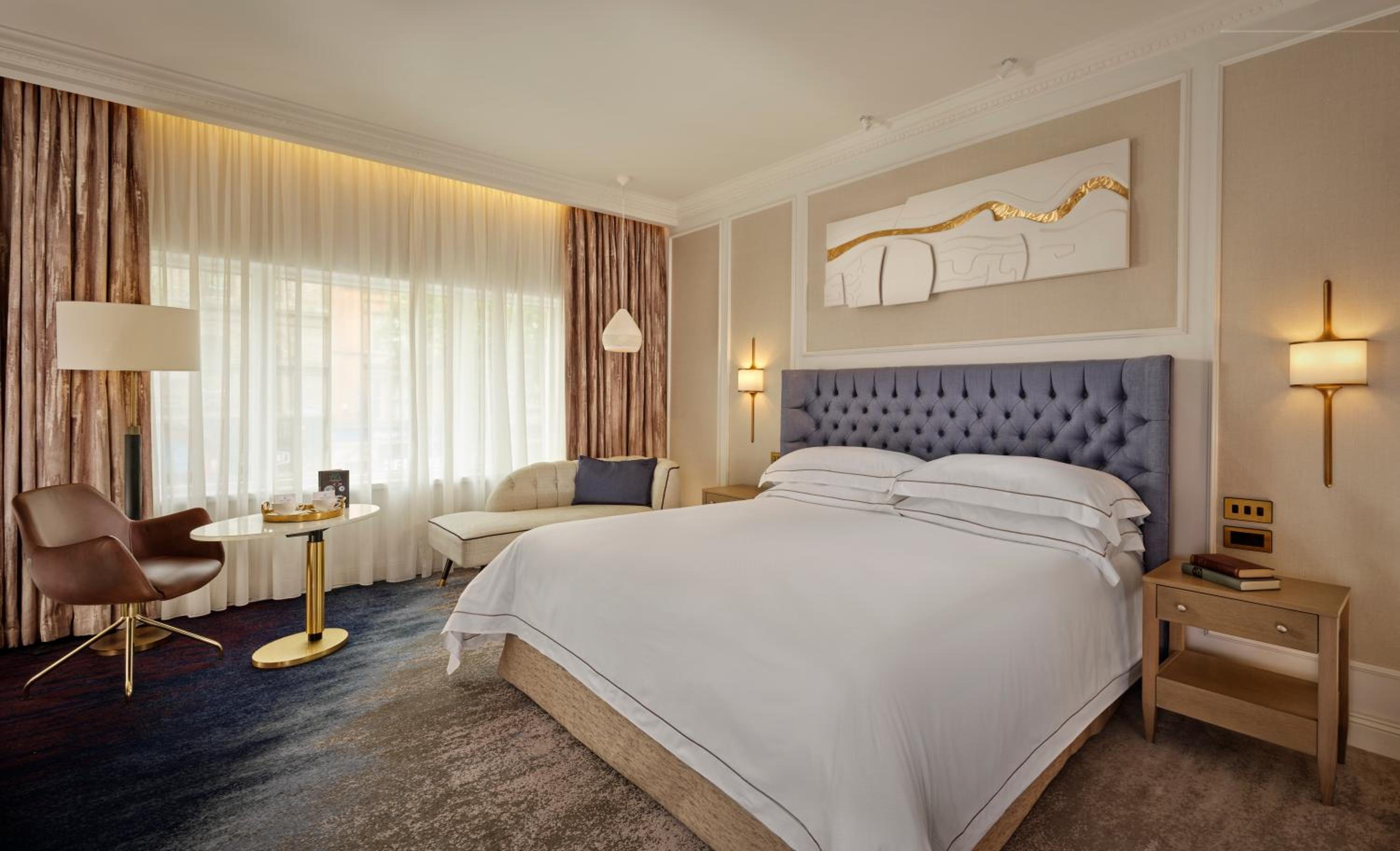 Superior Heritage Deluxe King Room with City View