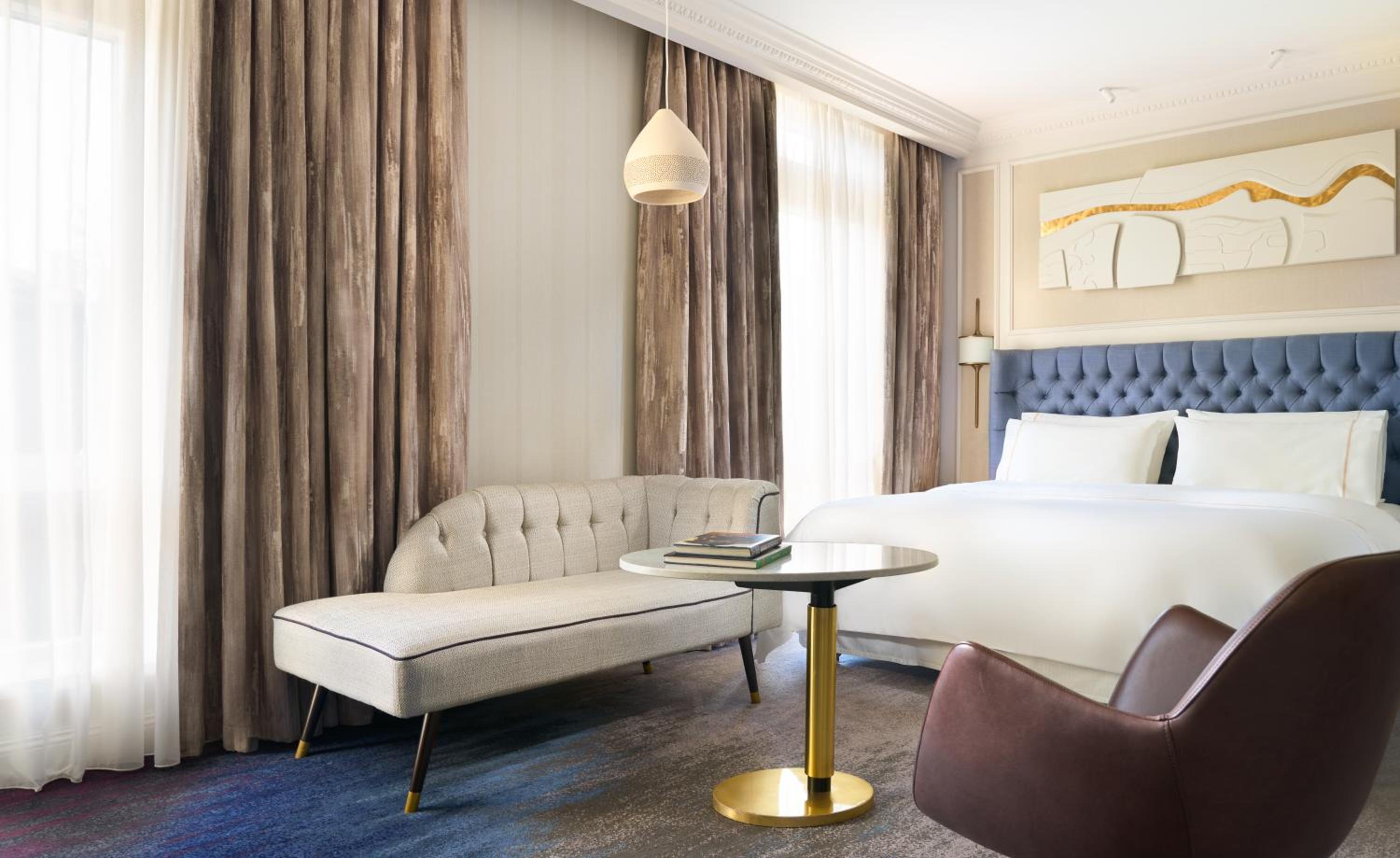 Superior Heritage Deluxe King Room with City View