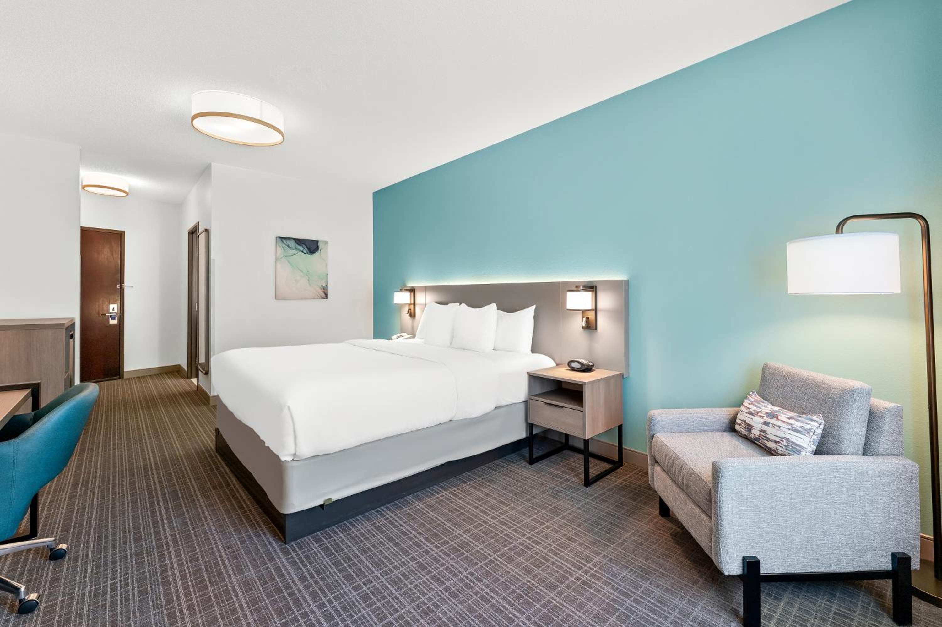 King Room - Non-Smoking - Photo 1