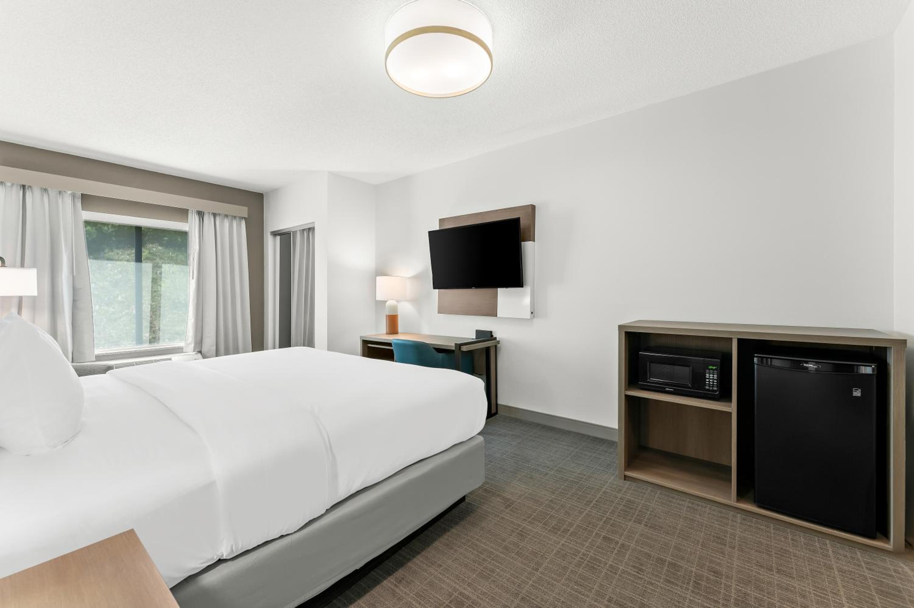 King Room - Non-Smoking - Photo 2