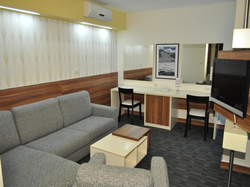 Family Room photo 1