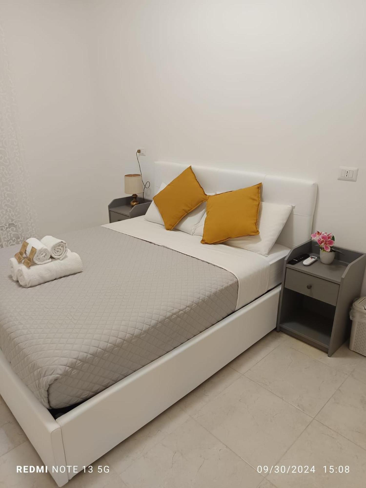 Queen Room photo 1