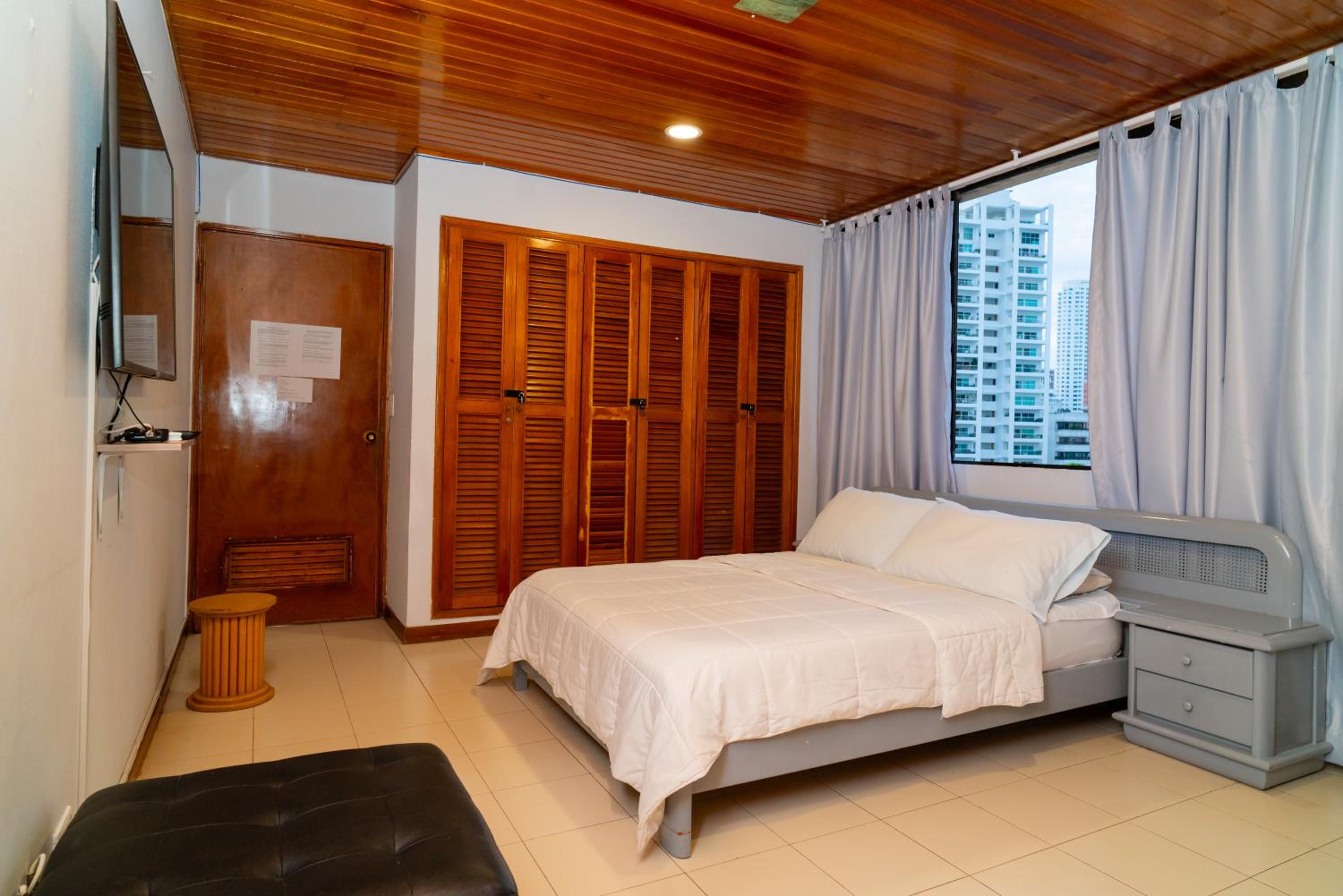 Deluxe Double Room (2 Adults + 1 Child)