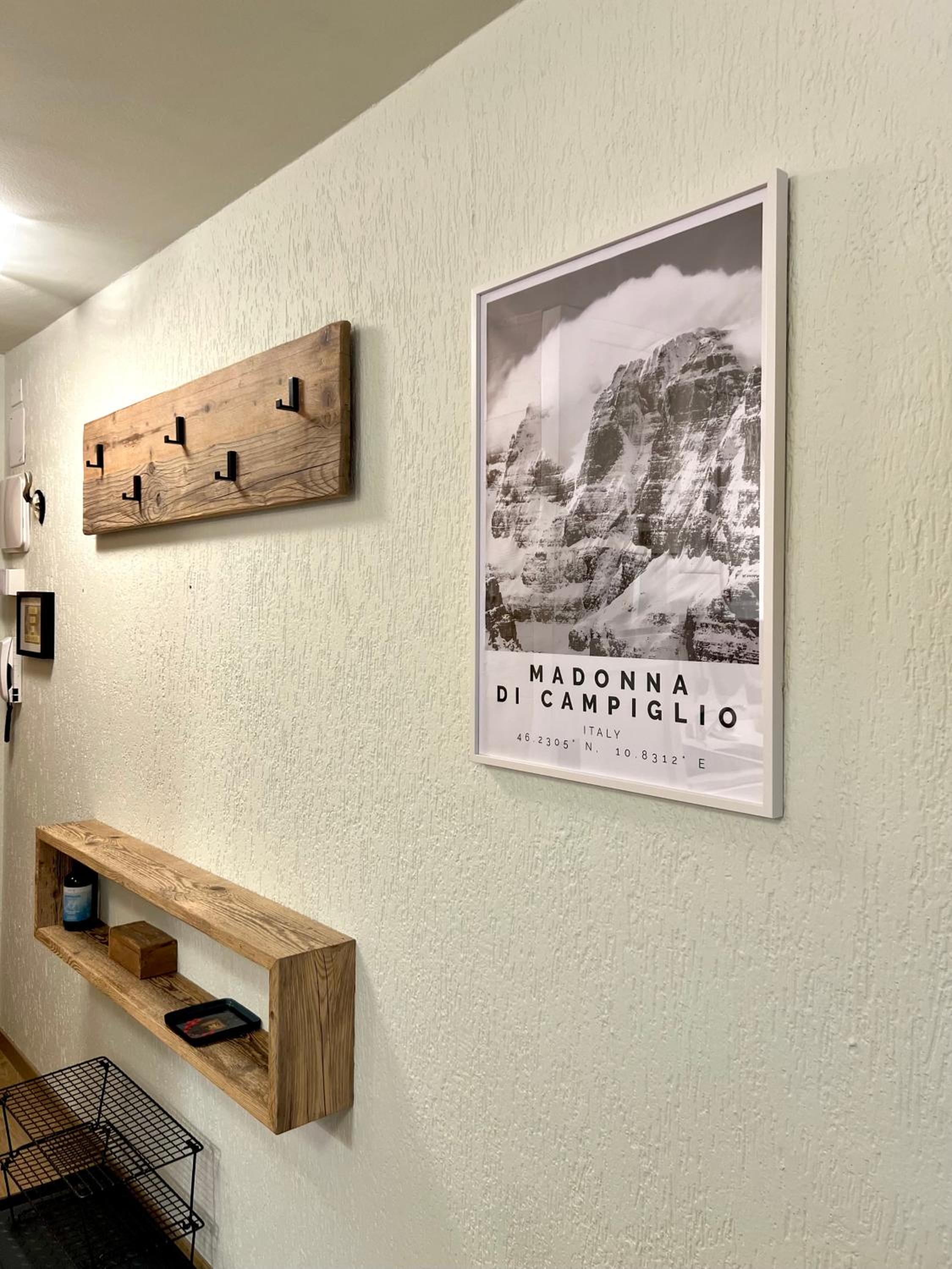 Two-Bedroom Apartment with Mountain View photo 2