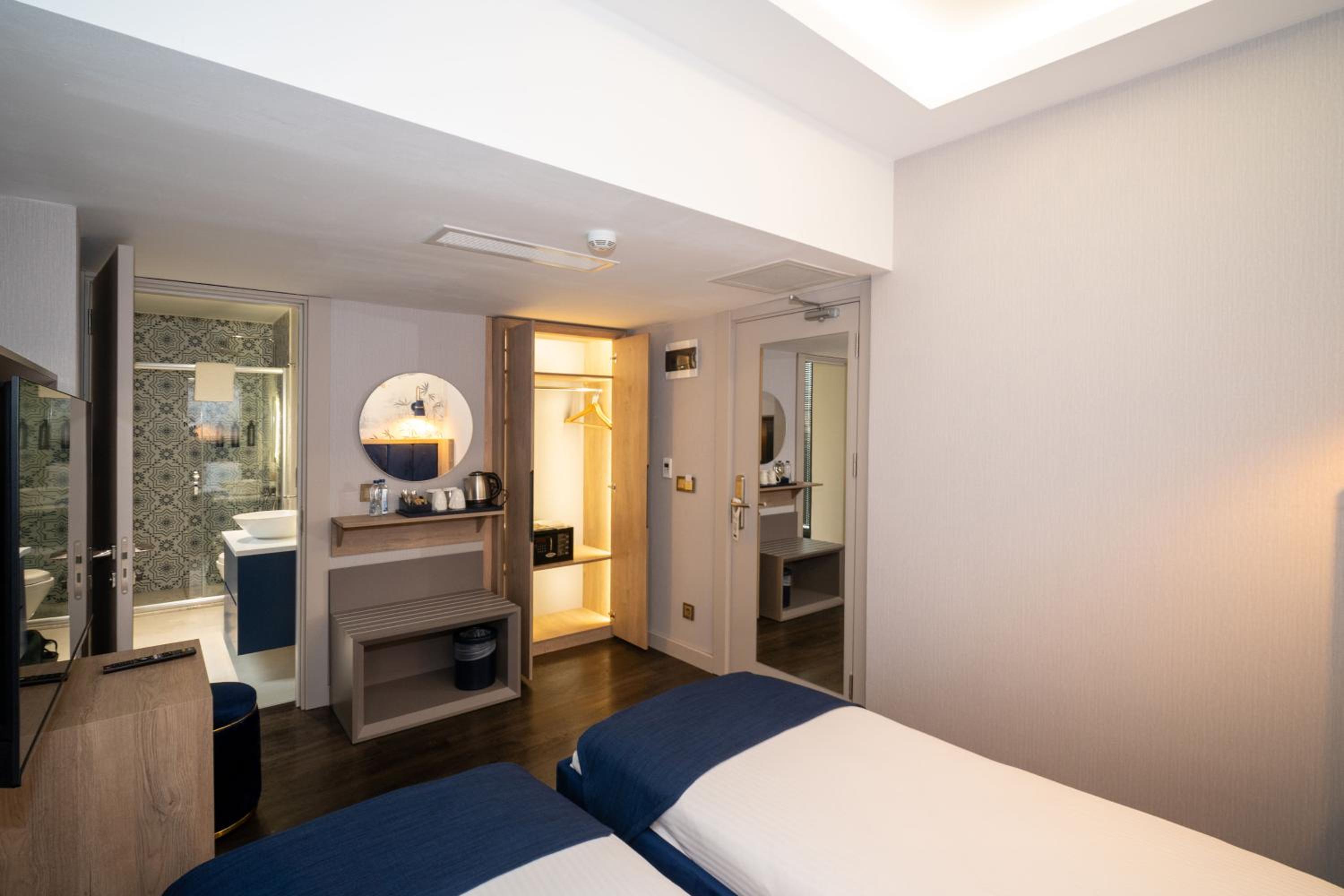 Superior Double or Twin Room photo 2