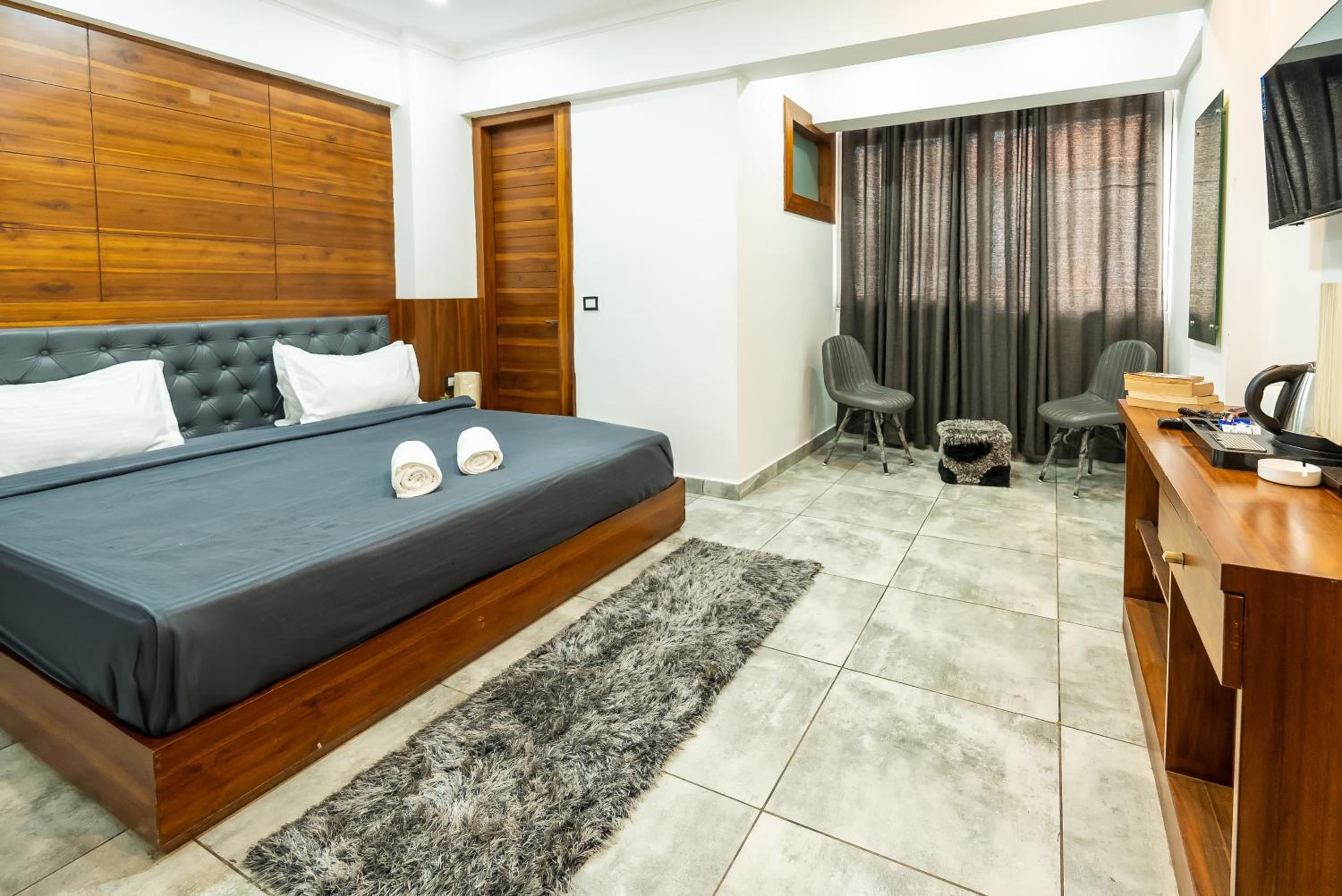 Deluxe King Room photo 2