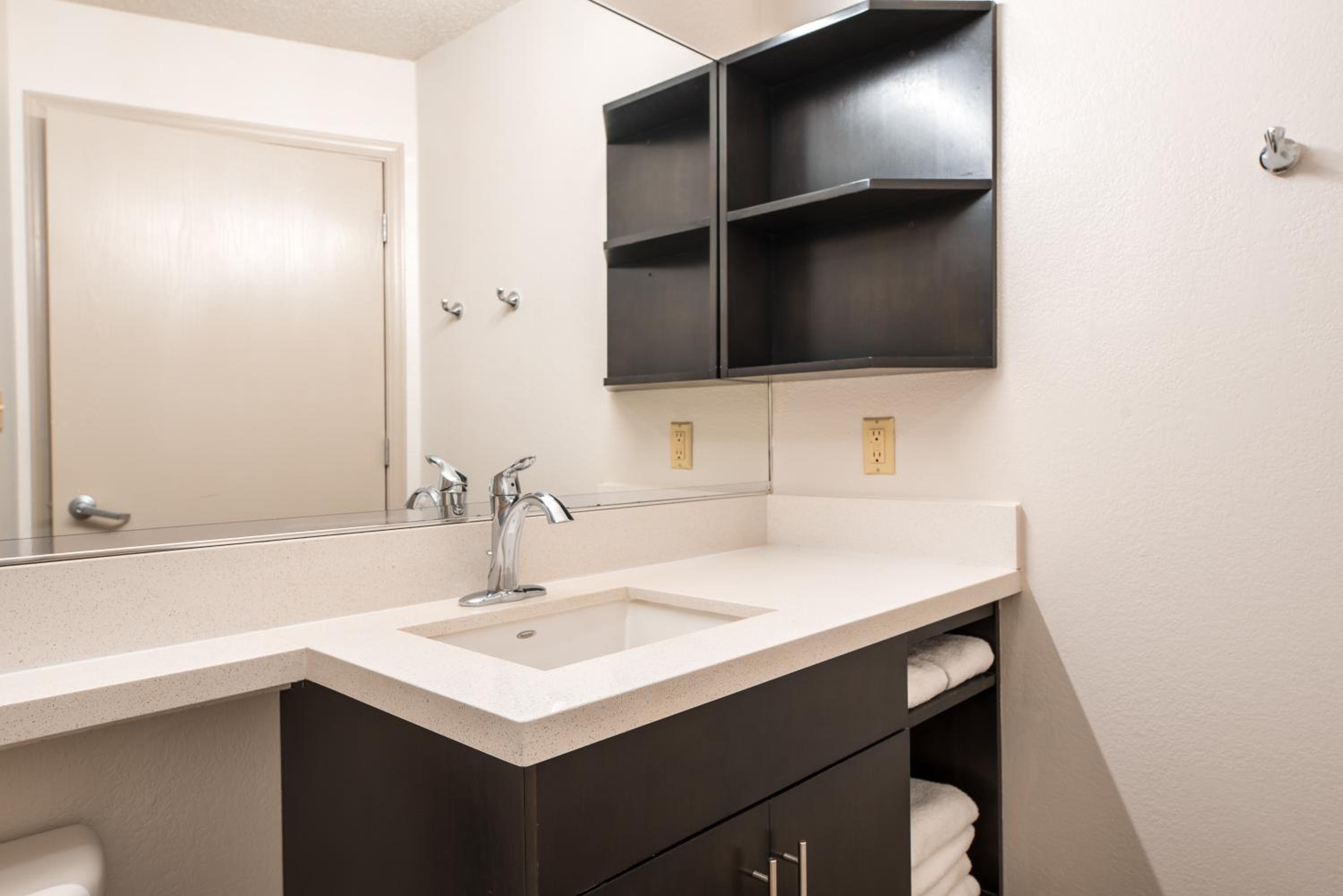 Studio Queen Suite - Photo 6
