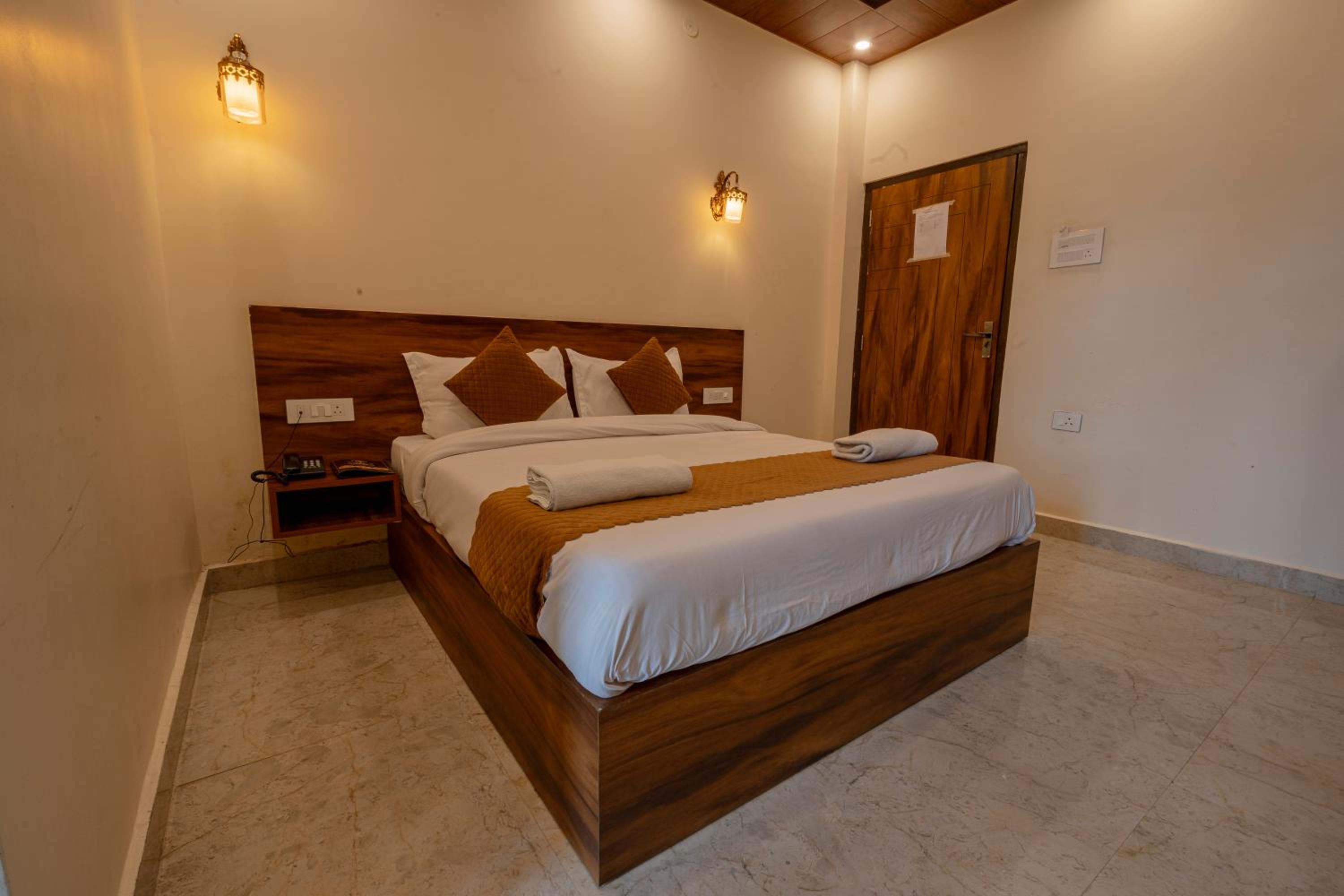 Double Room - Photo 13