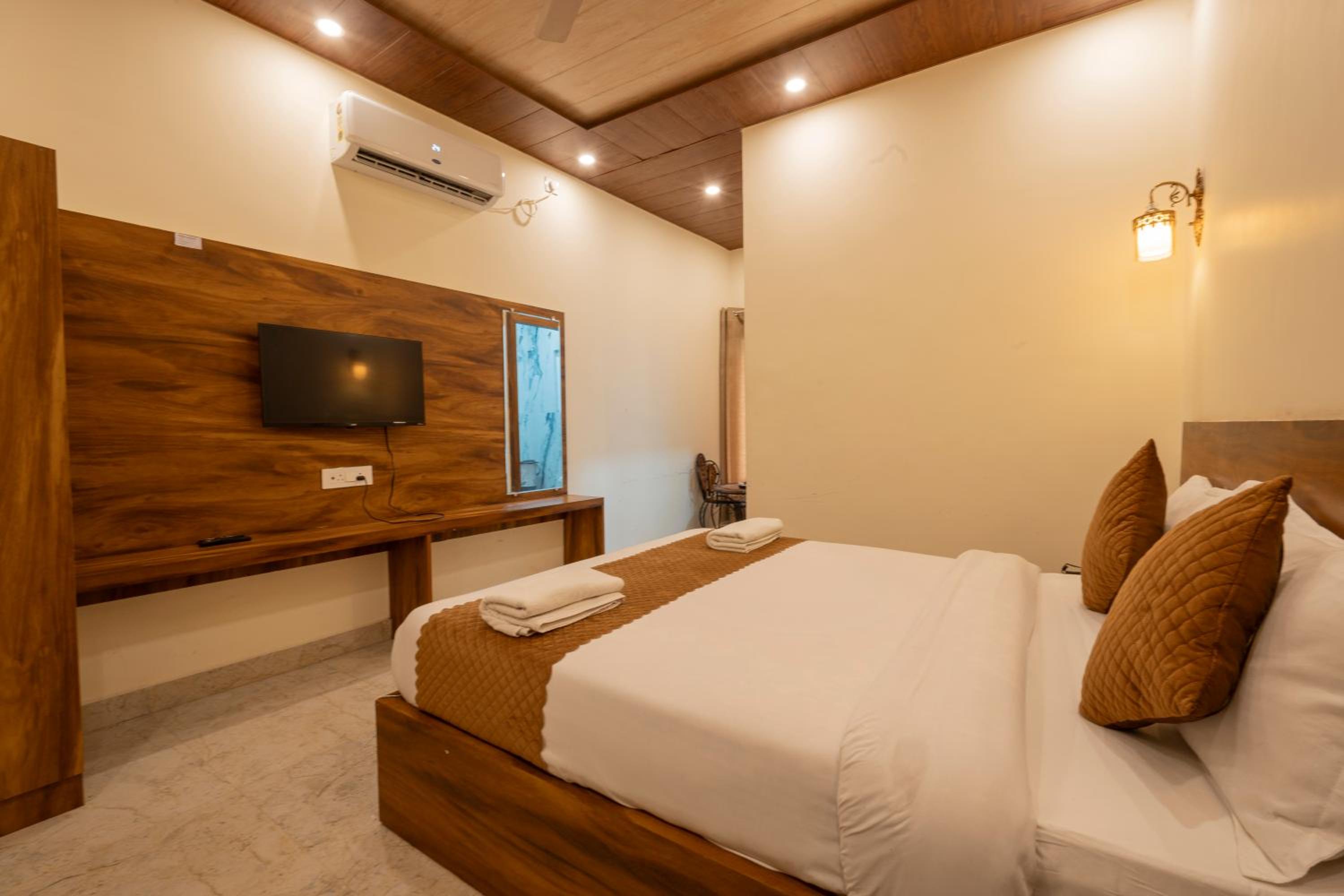 Double Room - Photo 12