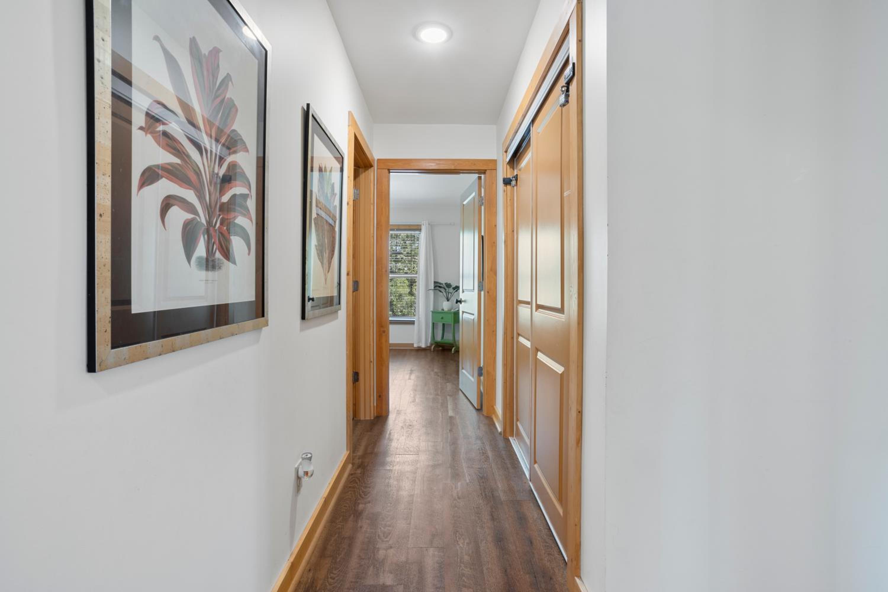 Six-Bedroom House photo 1