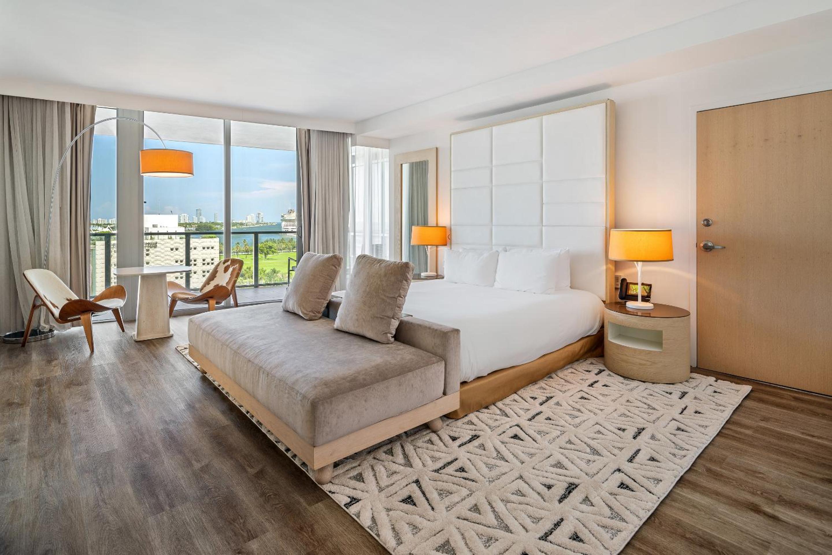 Deluxe Bay View King with Balcony