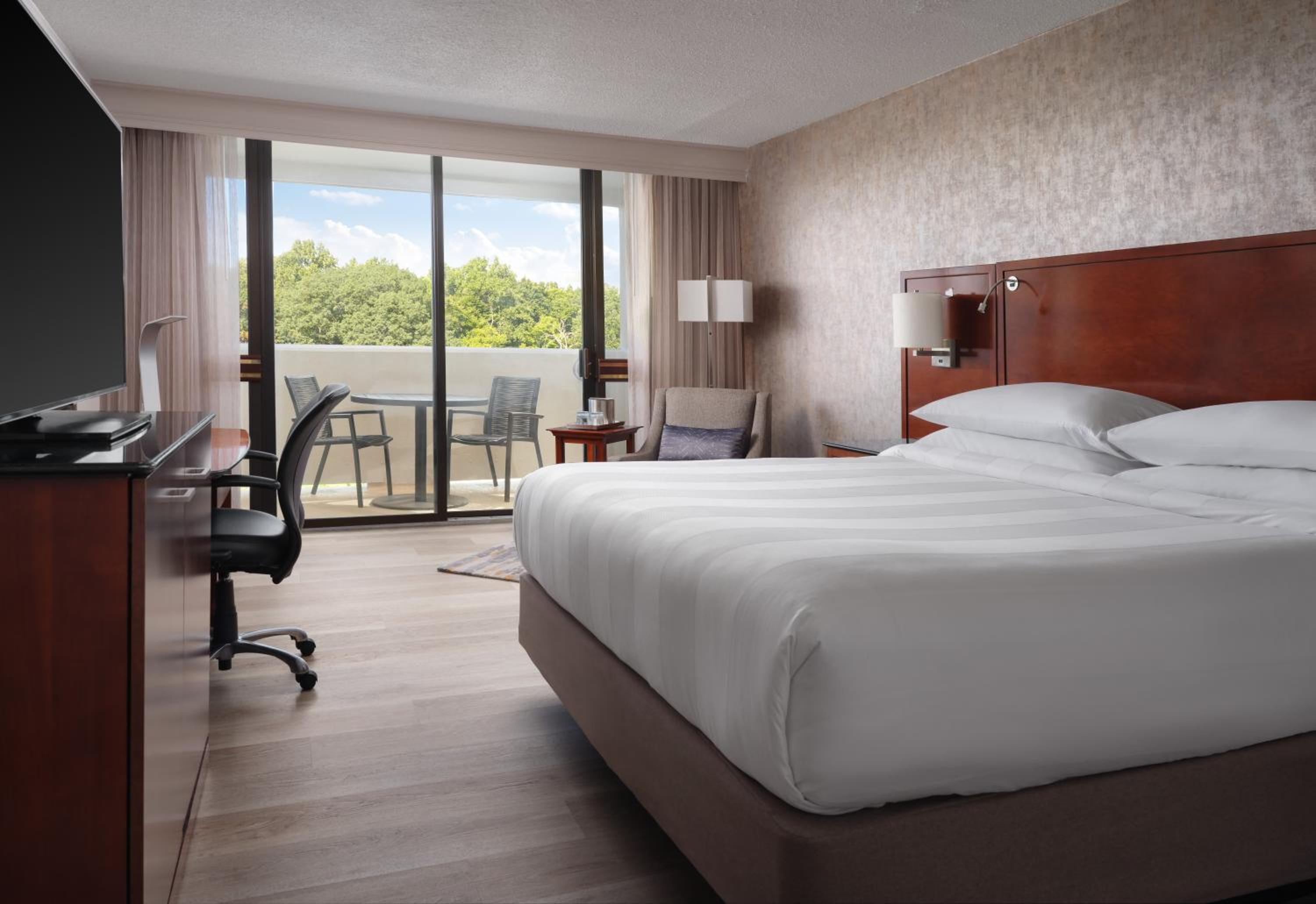 Guest Room with King Bed photo 2
