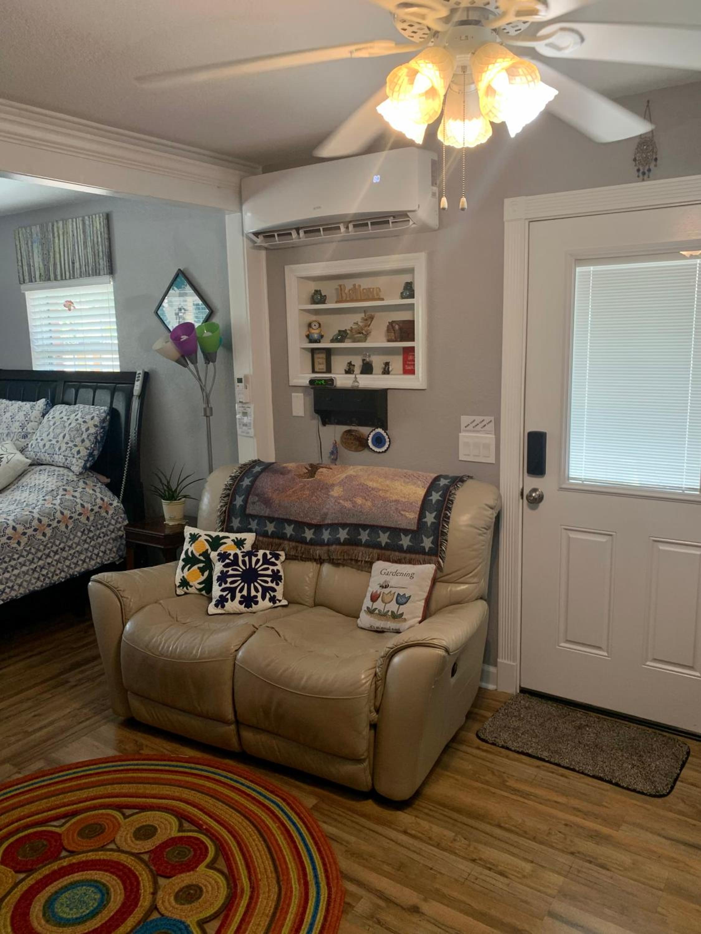 One-Bedroom Apartment photo 2