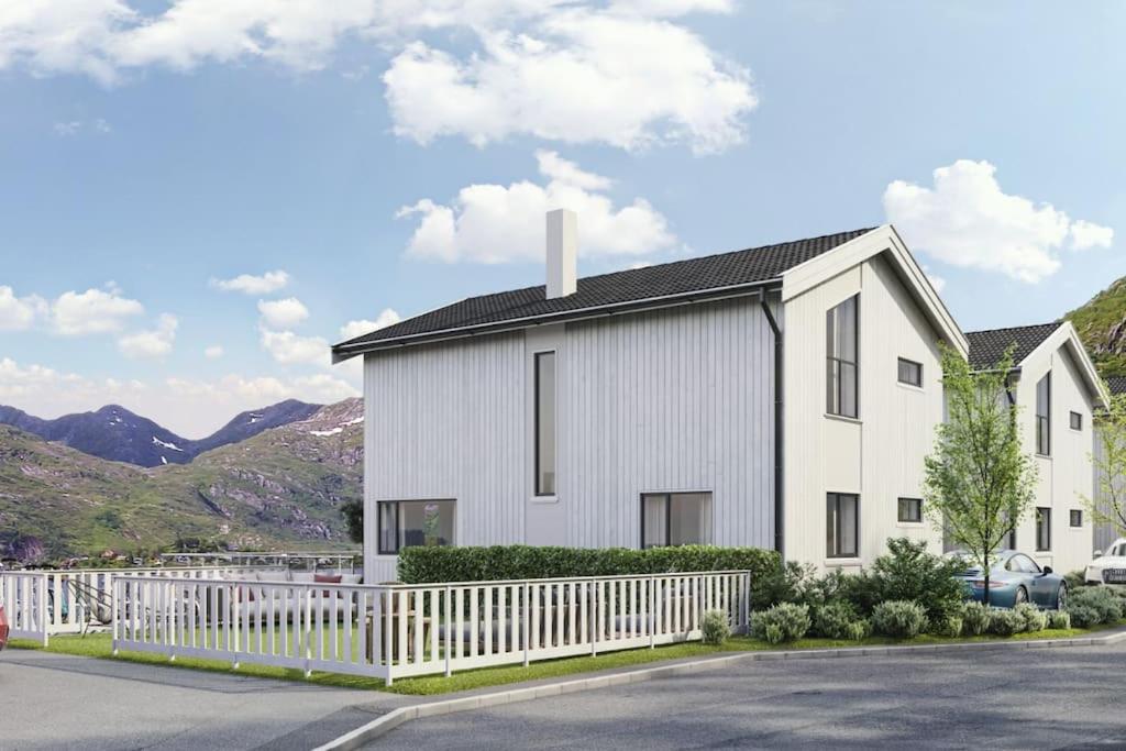 Three-Bedroom House photo 2