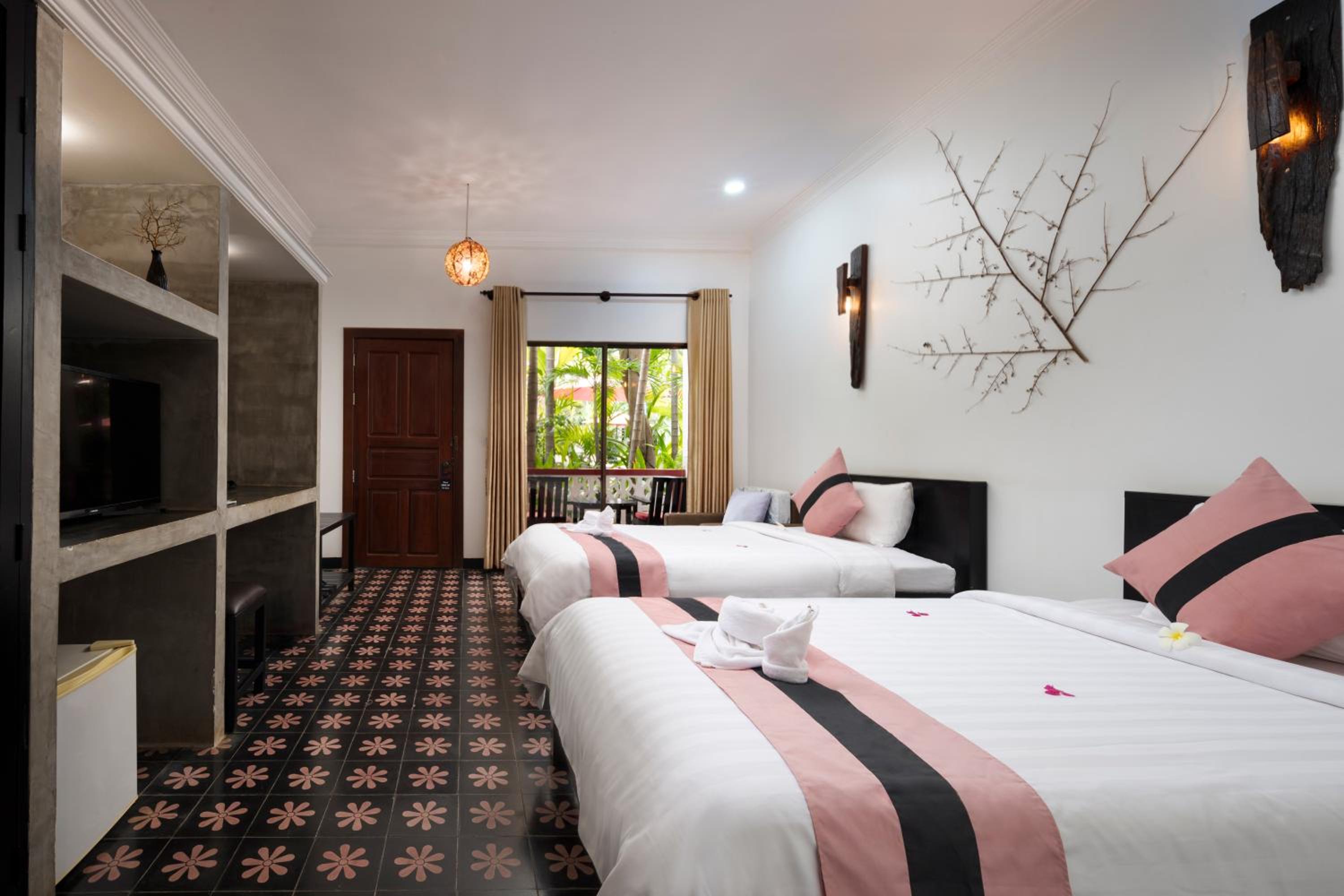 Twin Room with Pool View 