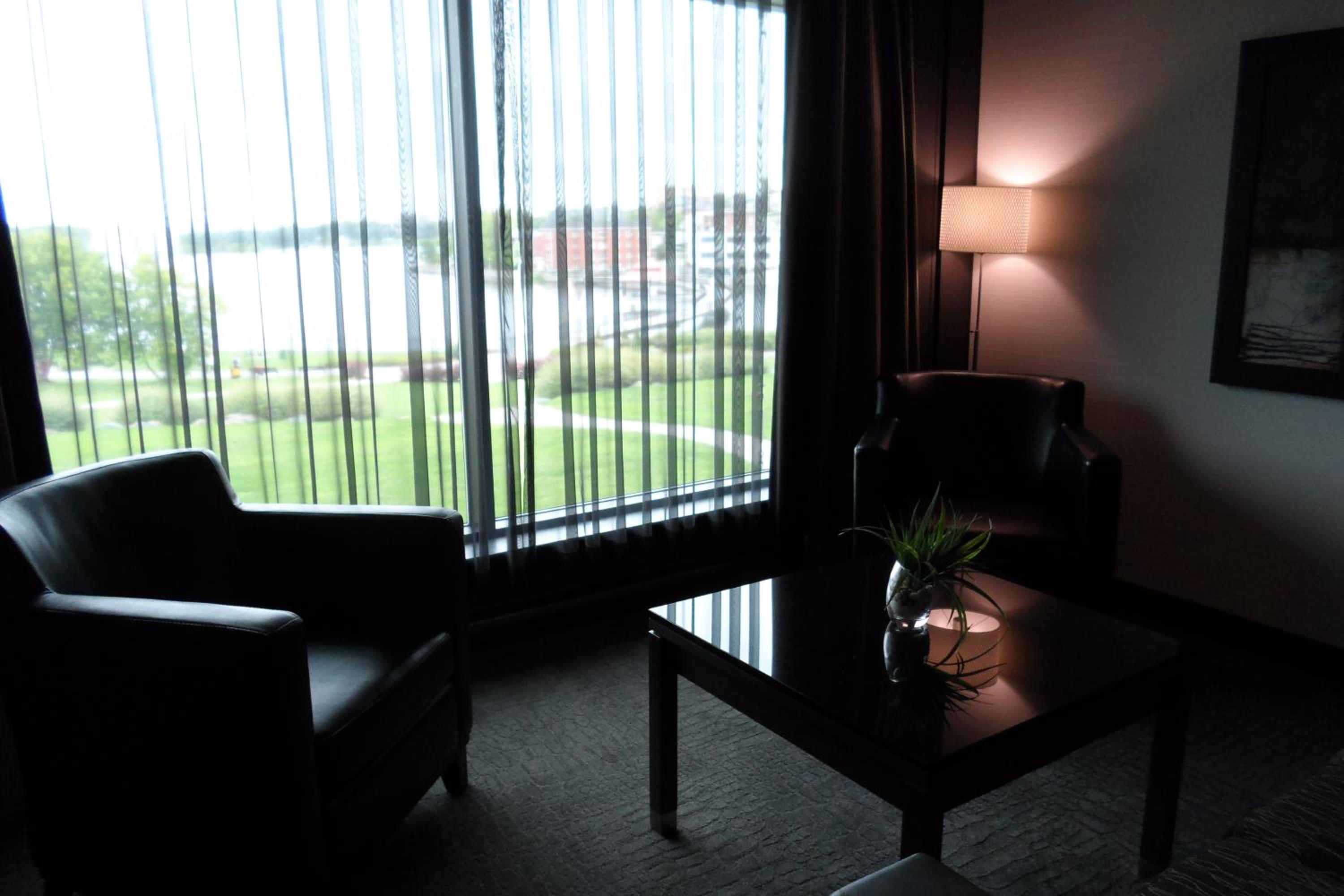 Suite with Lake View - Photo 2