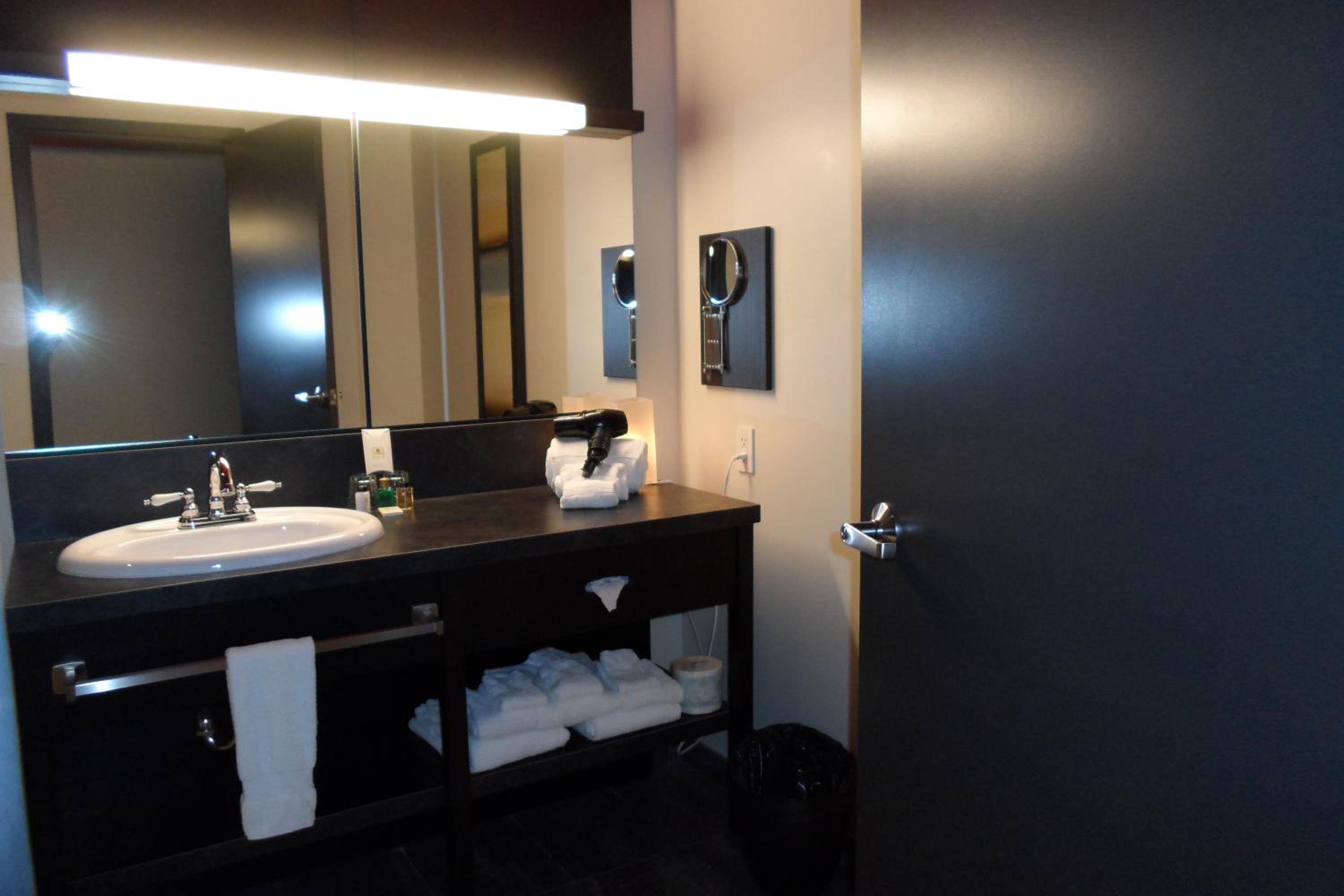 Suite with Lake View - Photo 5