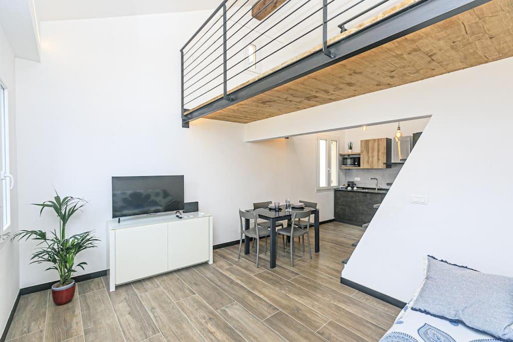 One-Bedroom Apartment with Sea View and Terrace photo 1