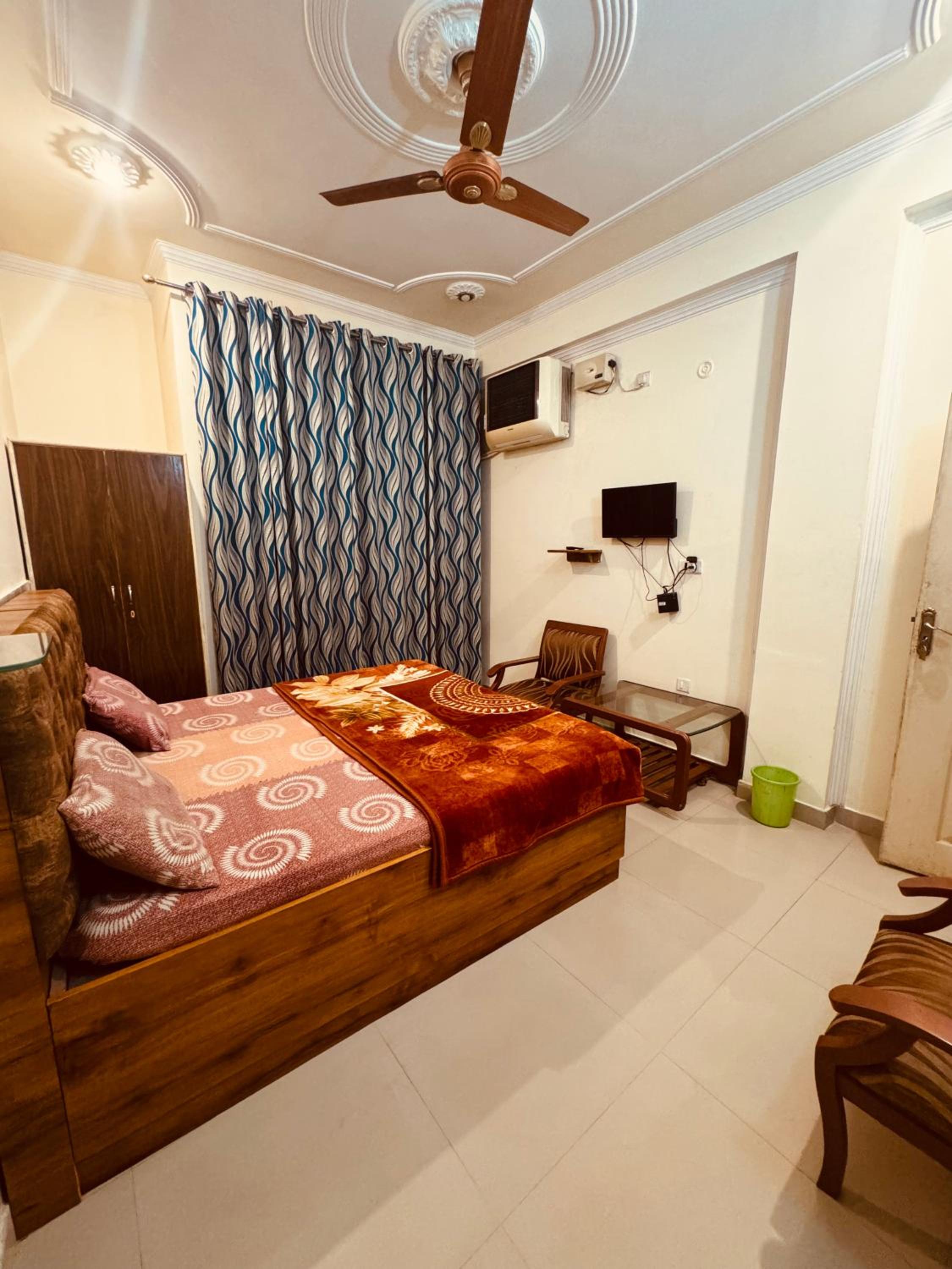 Deluxe Double Room (2 Adults + 1 Child)