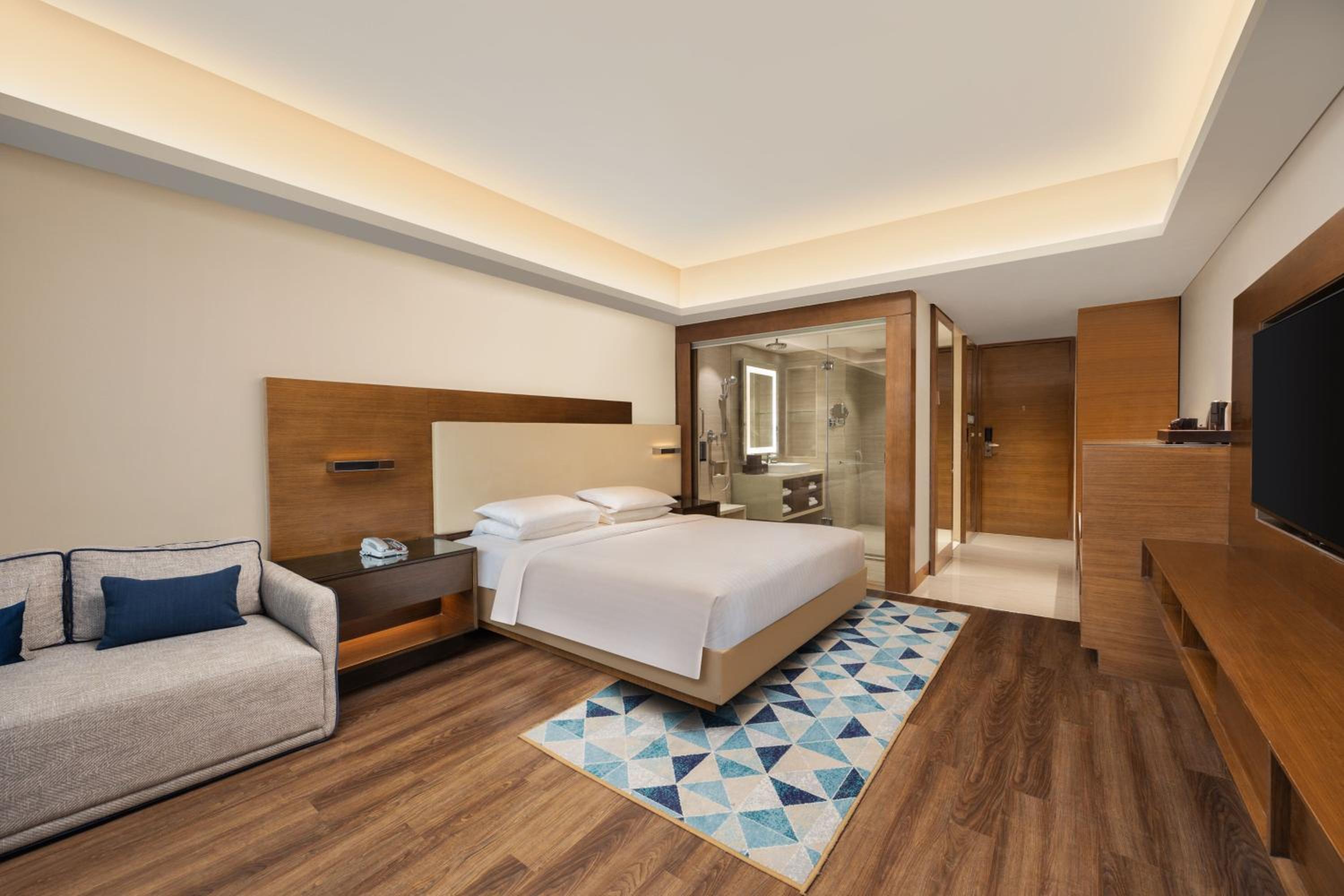 Guest room, 1 King Bed, Courtyard view