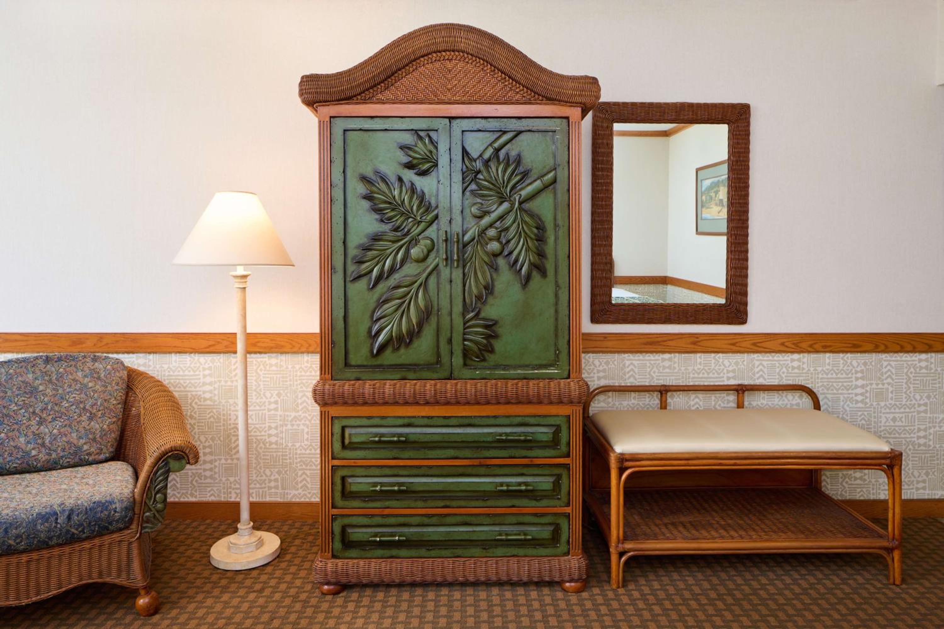 Signature Partial Ocean 2 Queen Beds thumbnail 6
