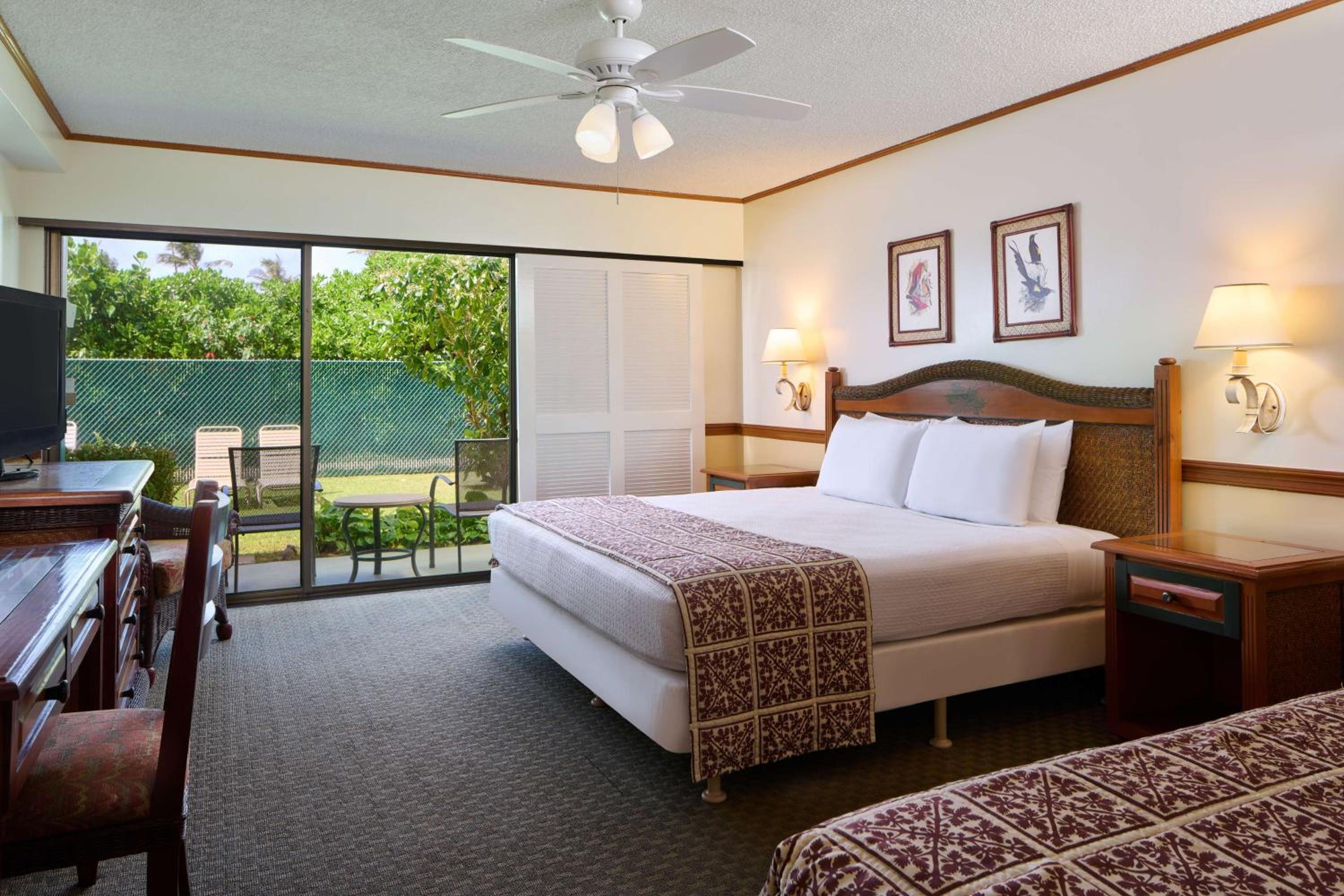 Signature Resort View 1 King Bed thumbnail 5