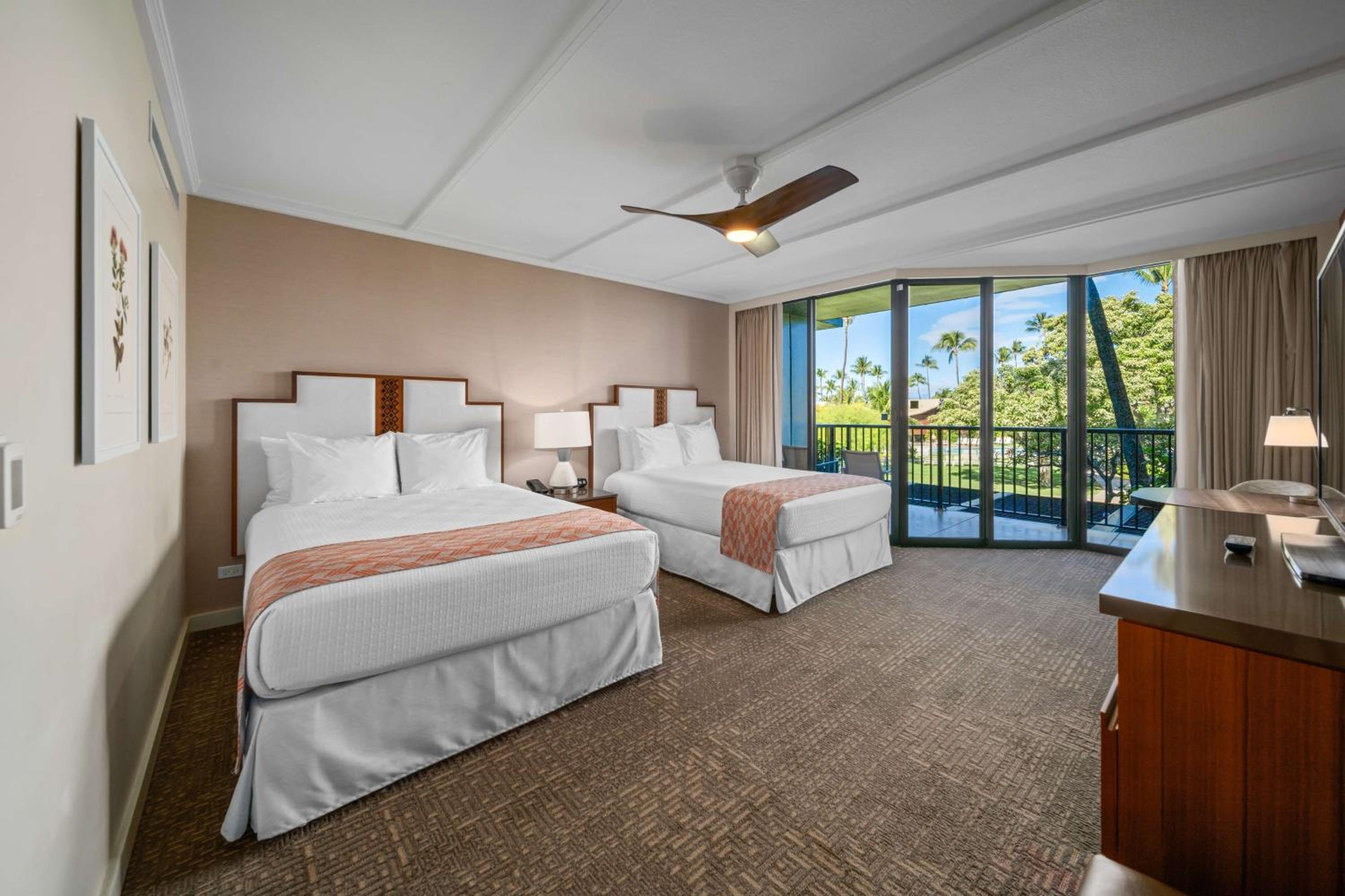 Premium Courtyard View 2 Queen Beds thumbnail 6