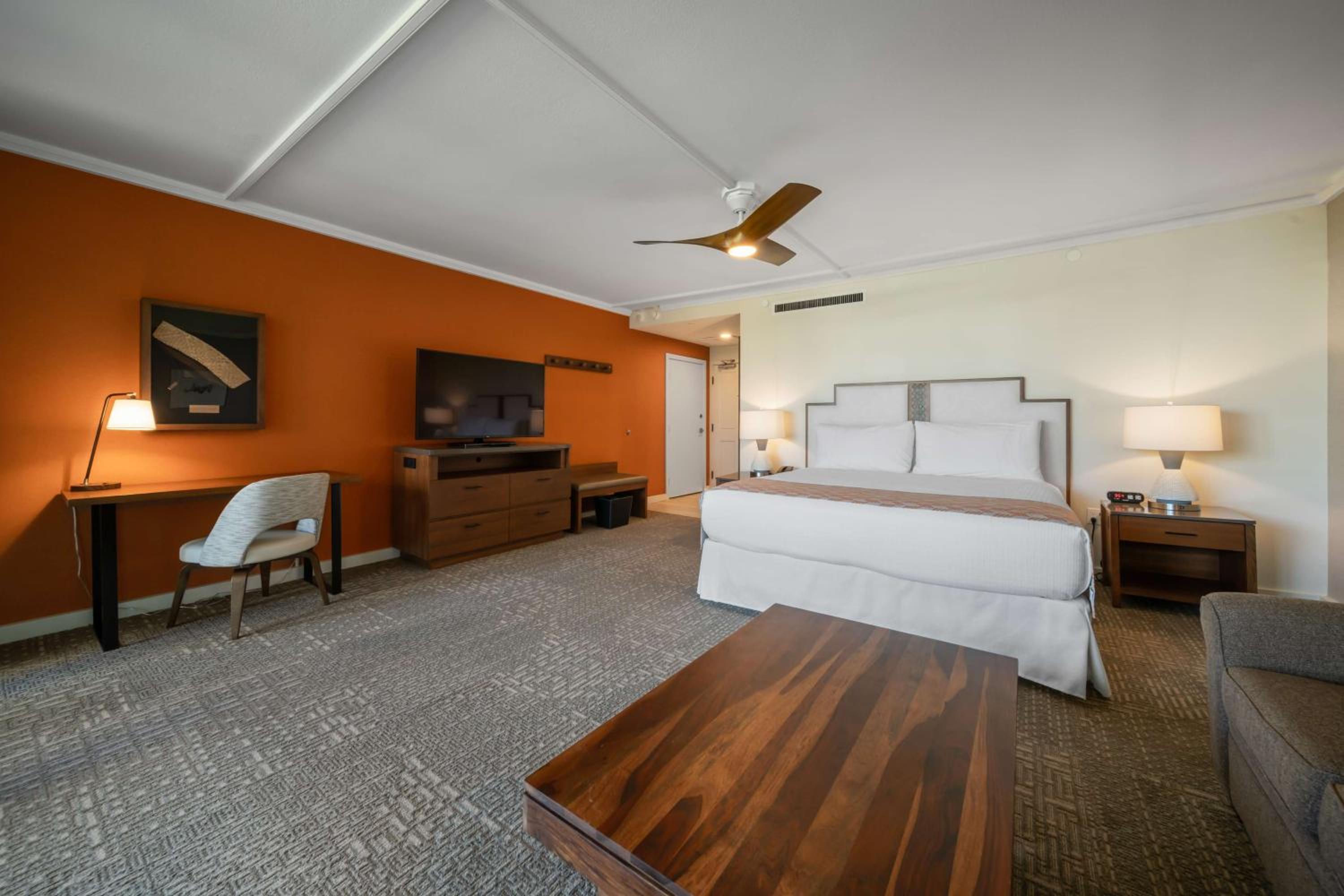 Accessible Premium Courtyard Junior Suite 1 King Bed thumbnail 6