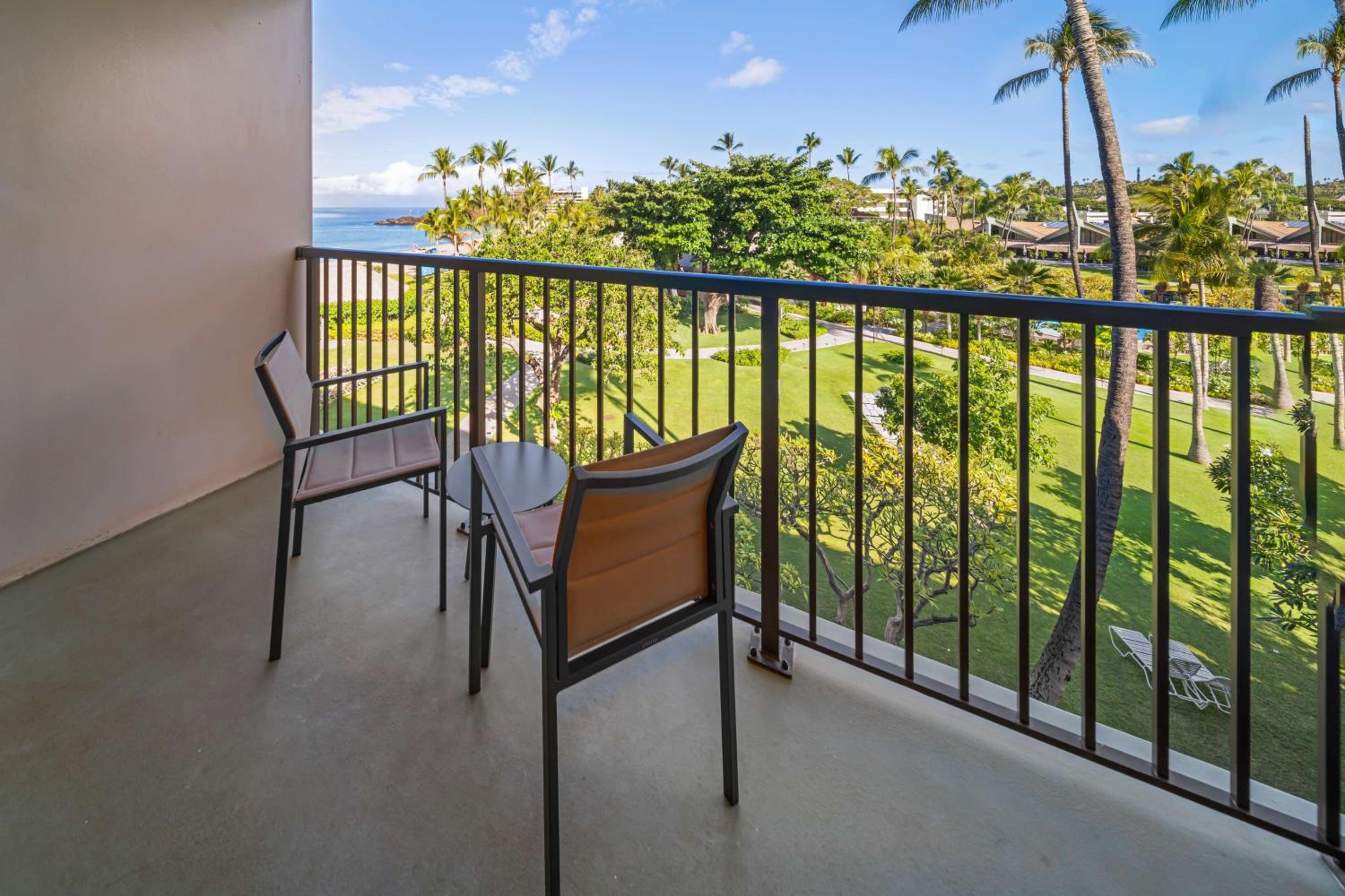 Premium Partial Ocean View 1 King Bed