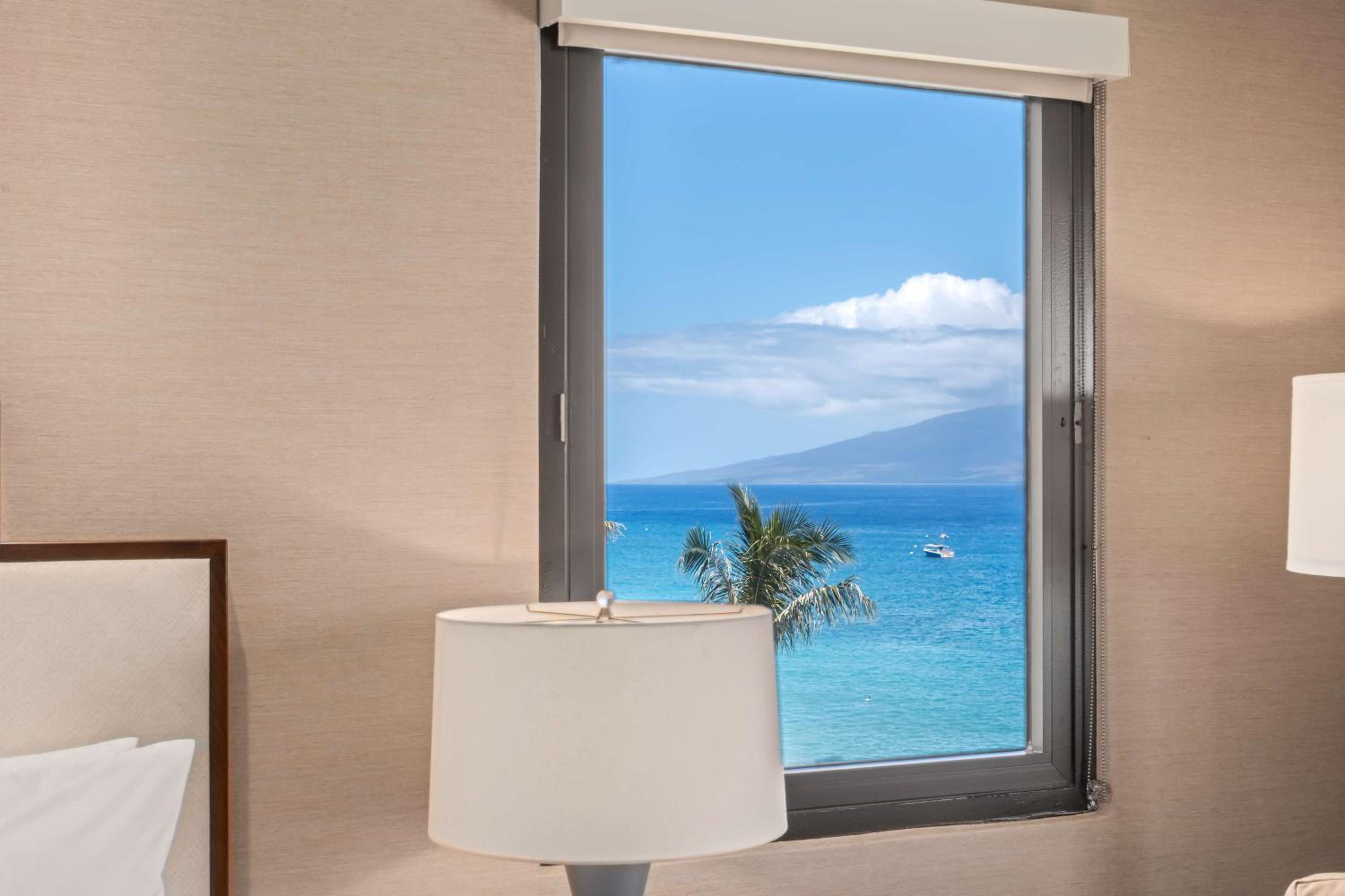 Premium Oceanfront 1 King Bed thumbnail 6