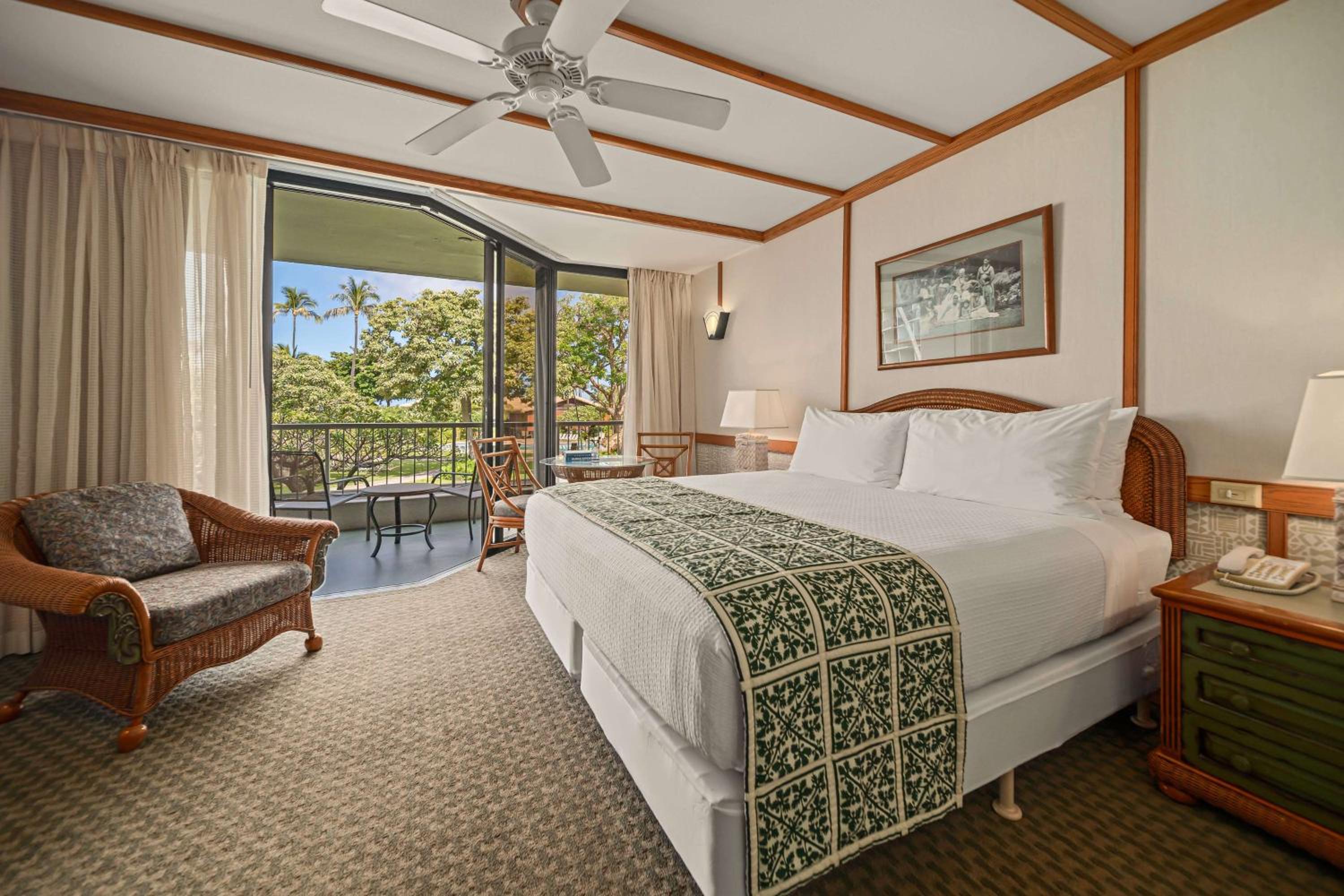 Signature Courtyard View 1 King Bed