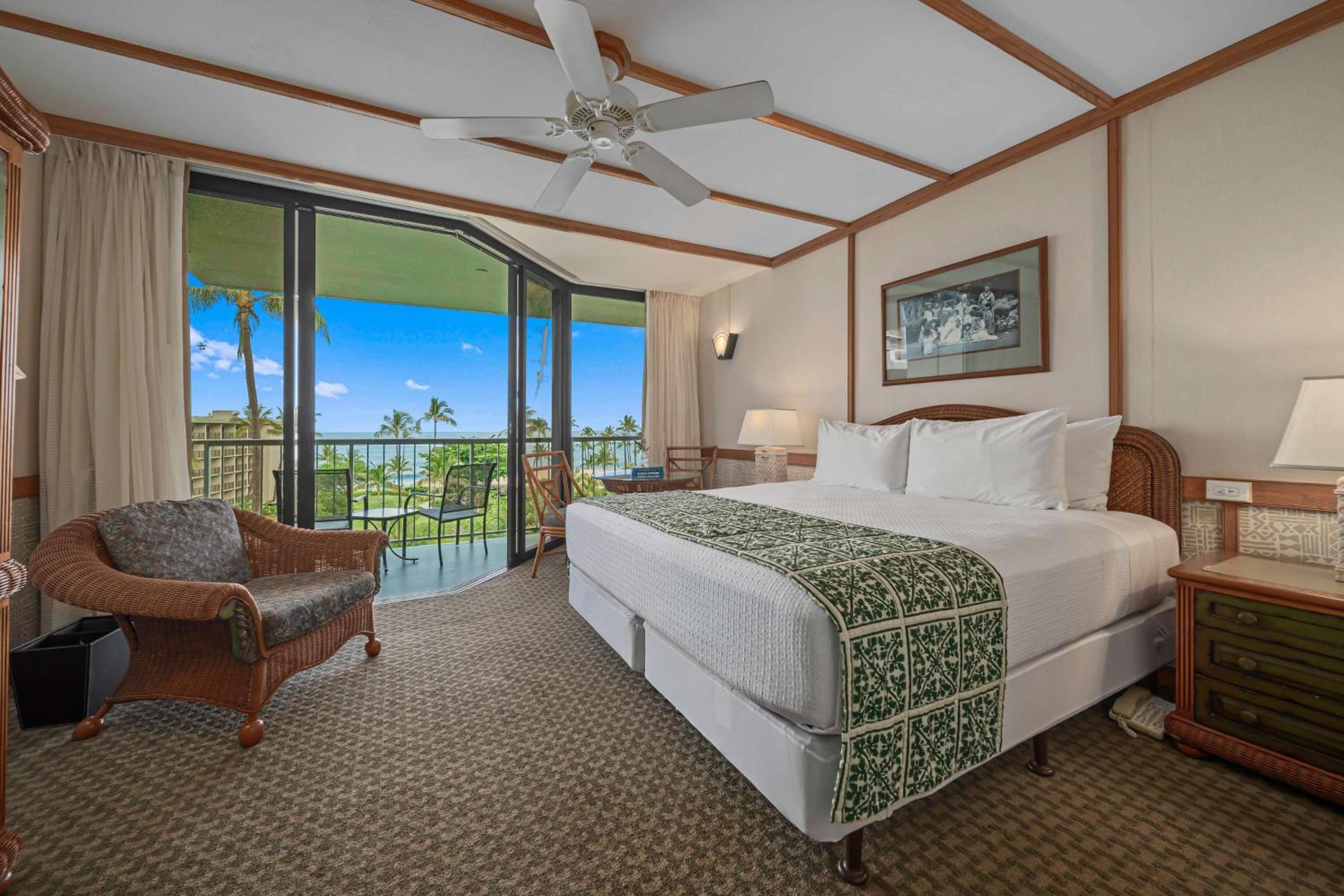 Signature Courtyard Junior Suite 1 King Bed