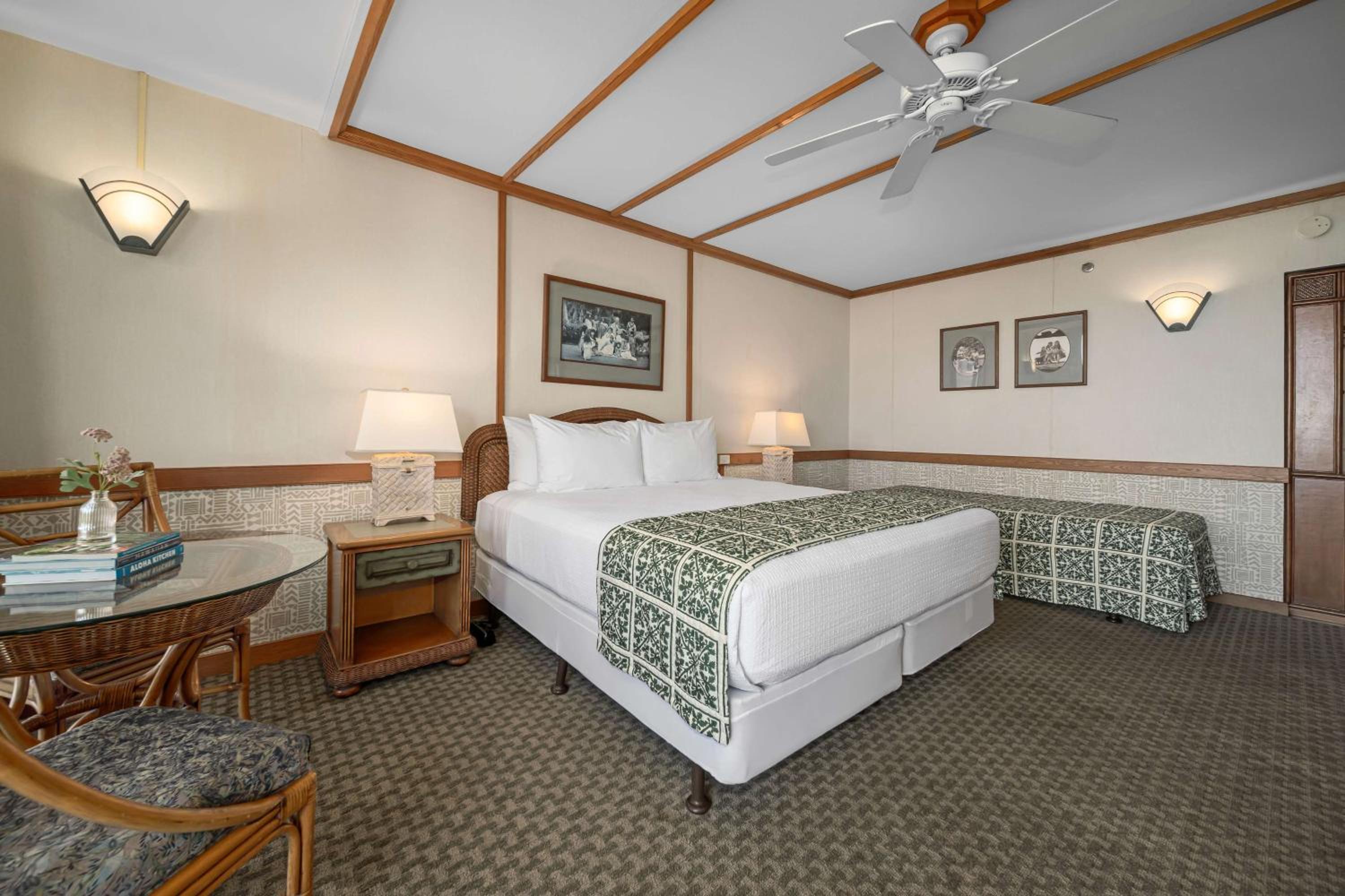 Signature Resort View 1 King Bed