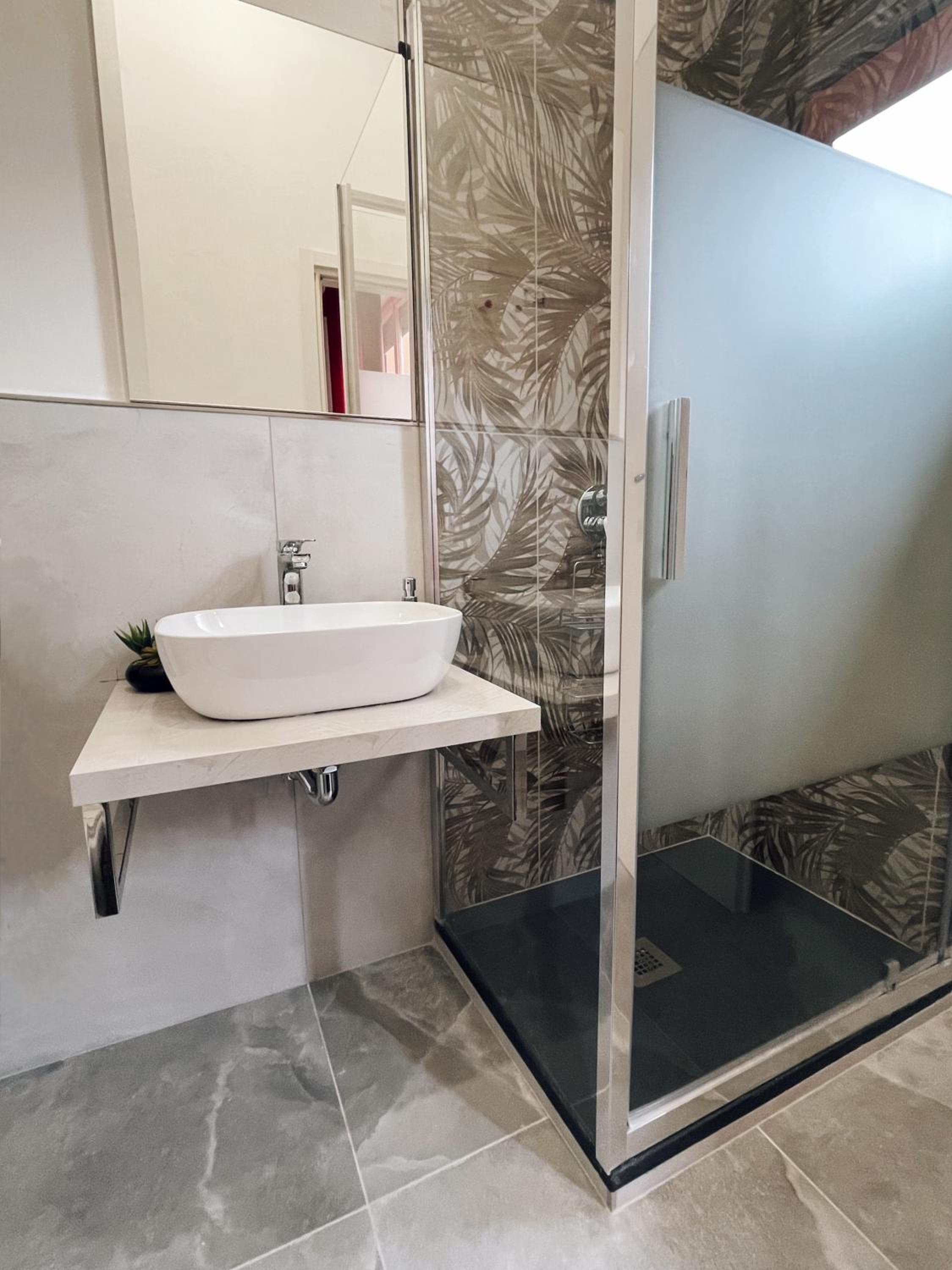 Twin Room with Private Bathroom photo 3