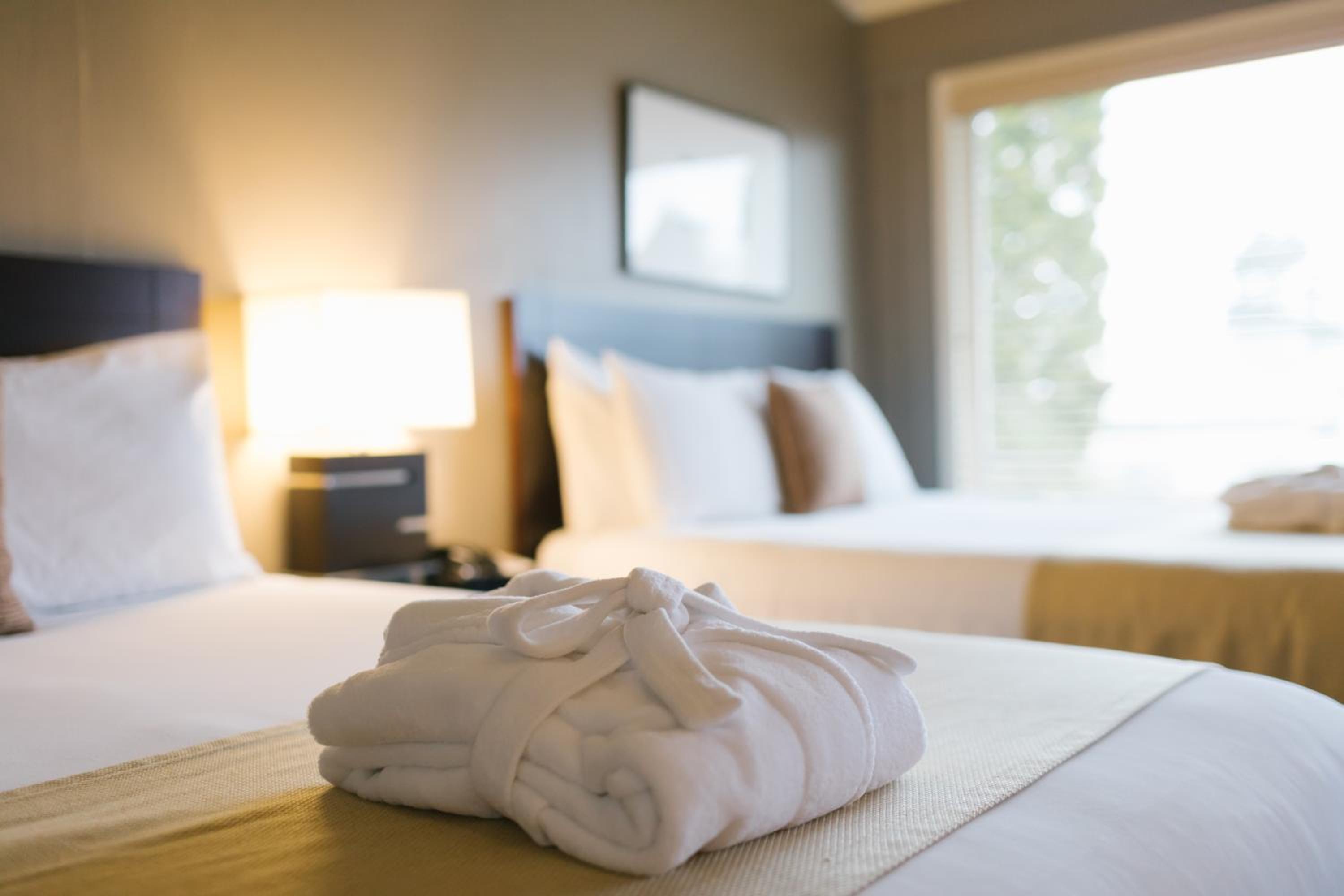Deluxe Queen Room with Two Queen Beds - Non-Smoking photo 2