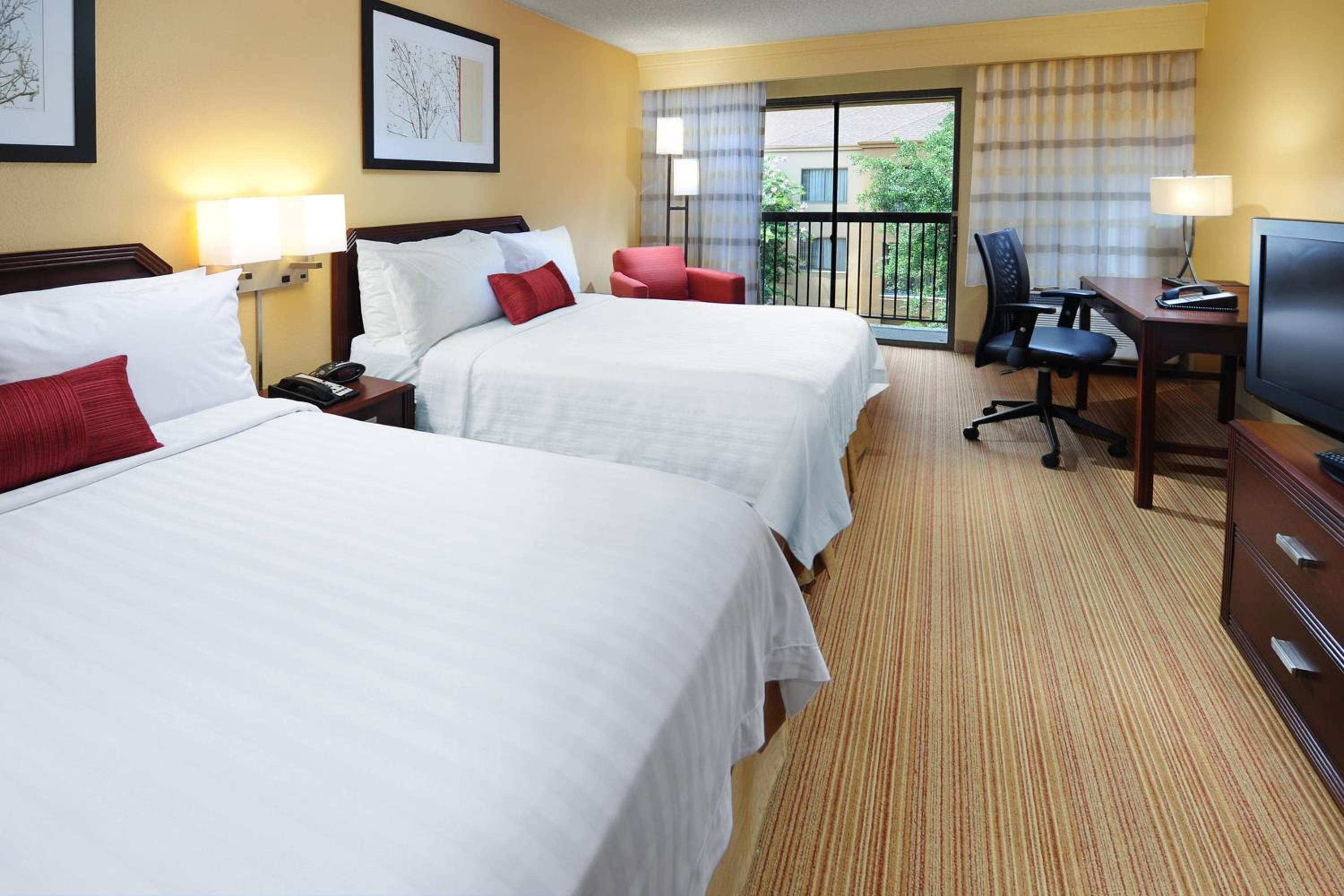 Double Room with Two Double Beds - Photo 1