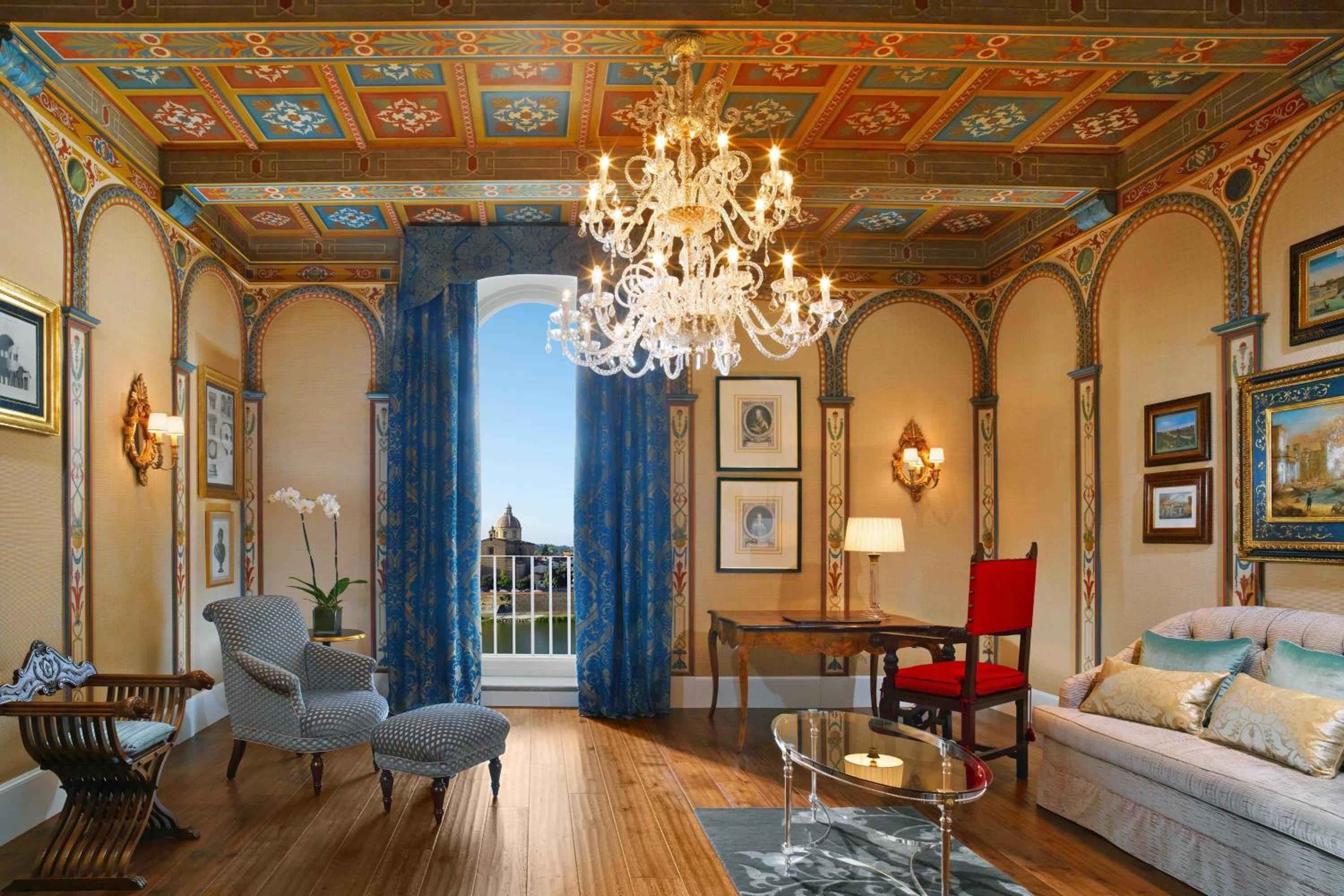 Royal, Suite, 1 King