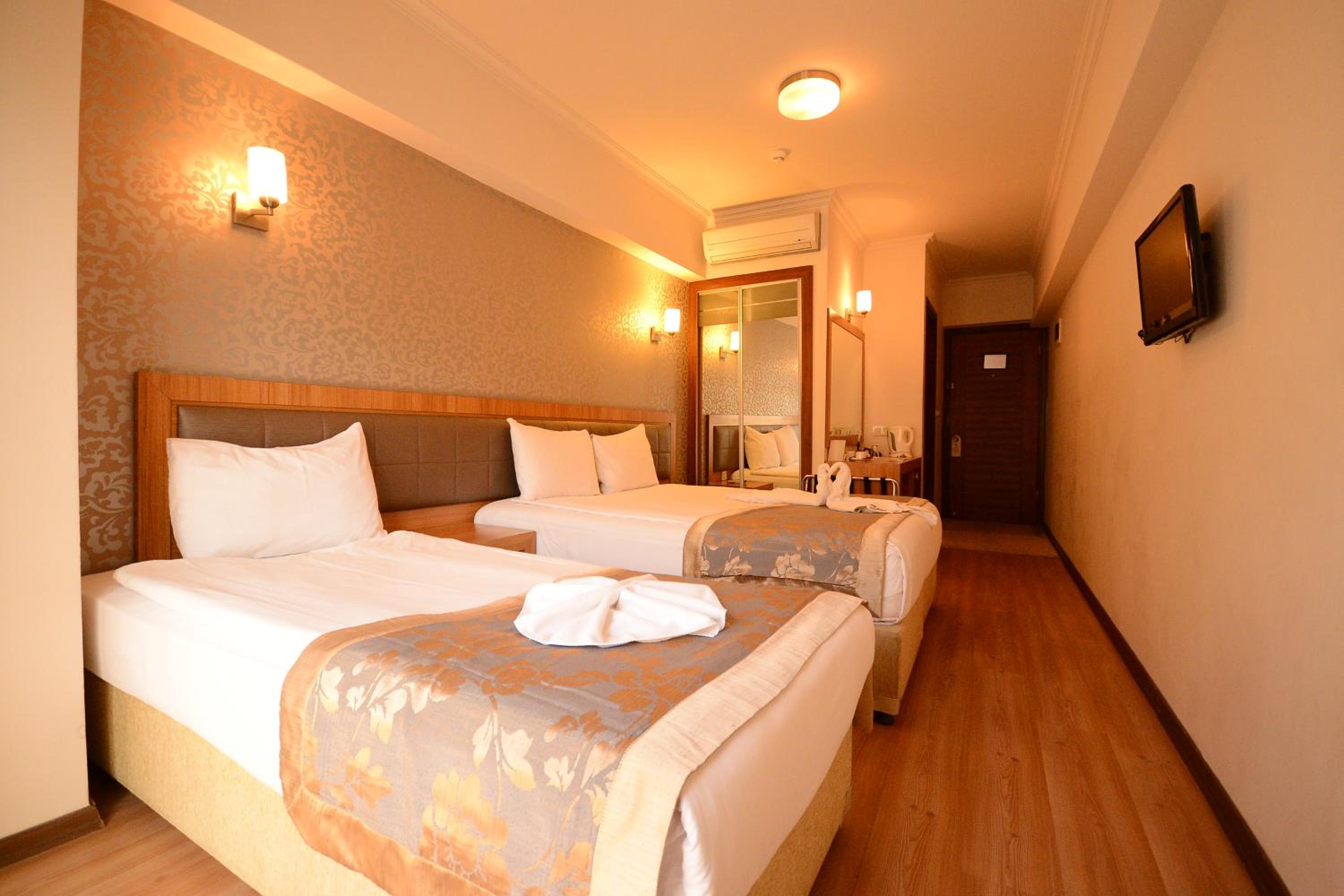 Standard Twin Room - Photo 3