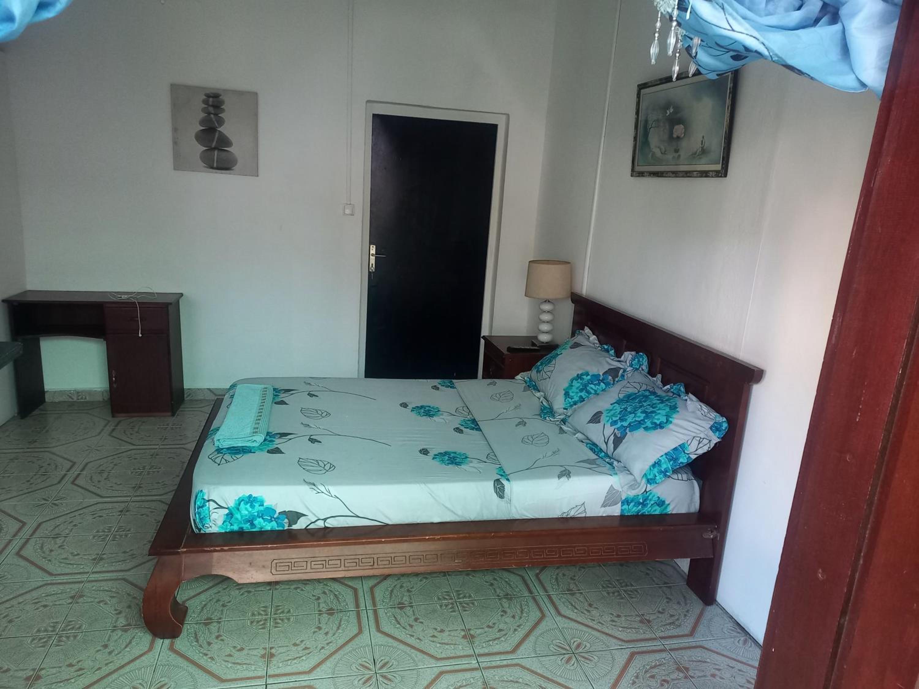 Family Room with Private Bathroom photo 3